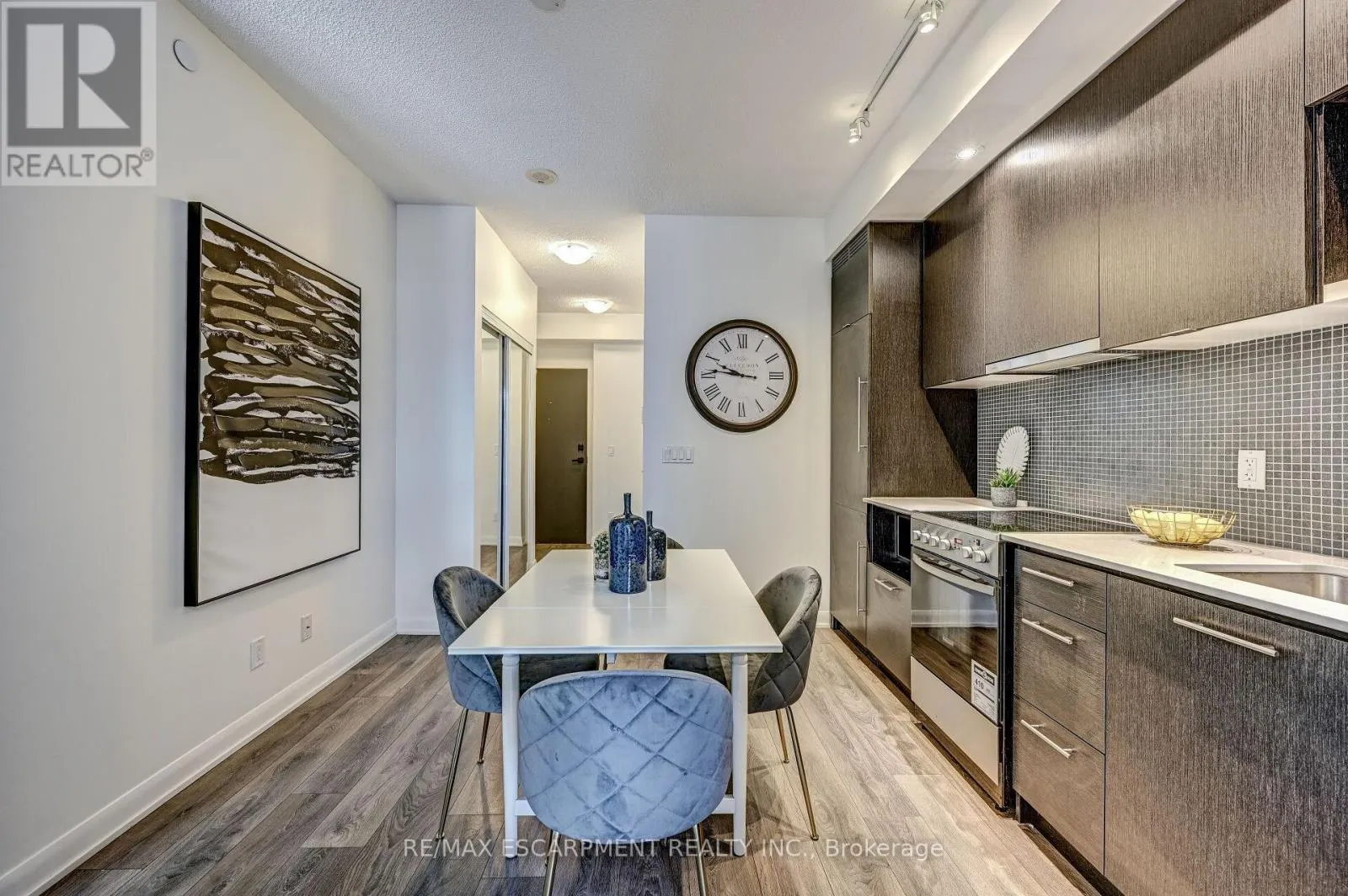 714 - 435 RICHMOND STREET W