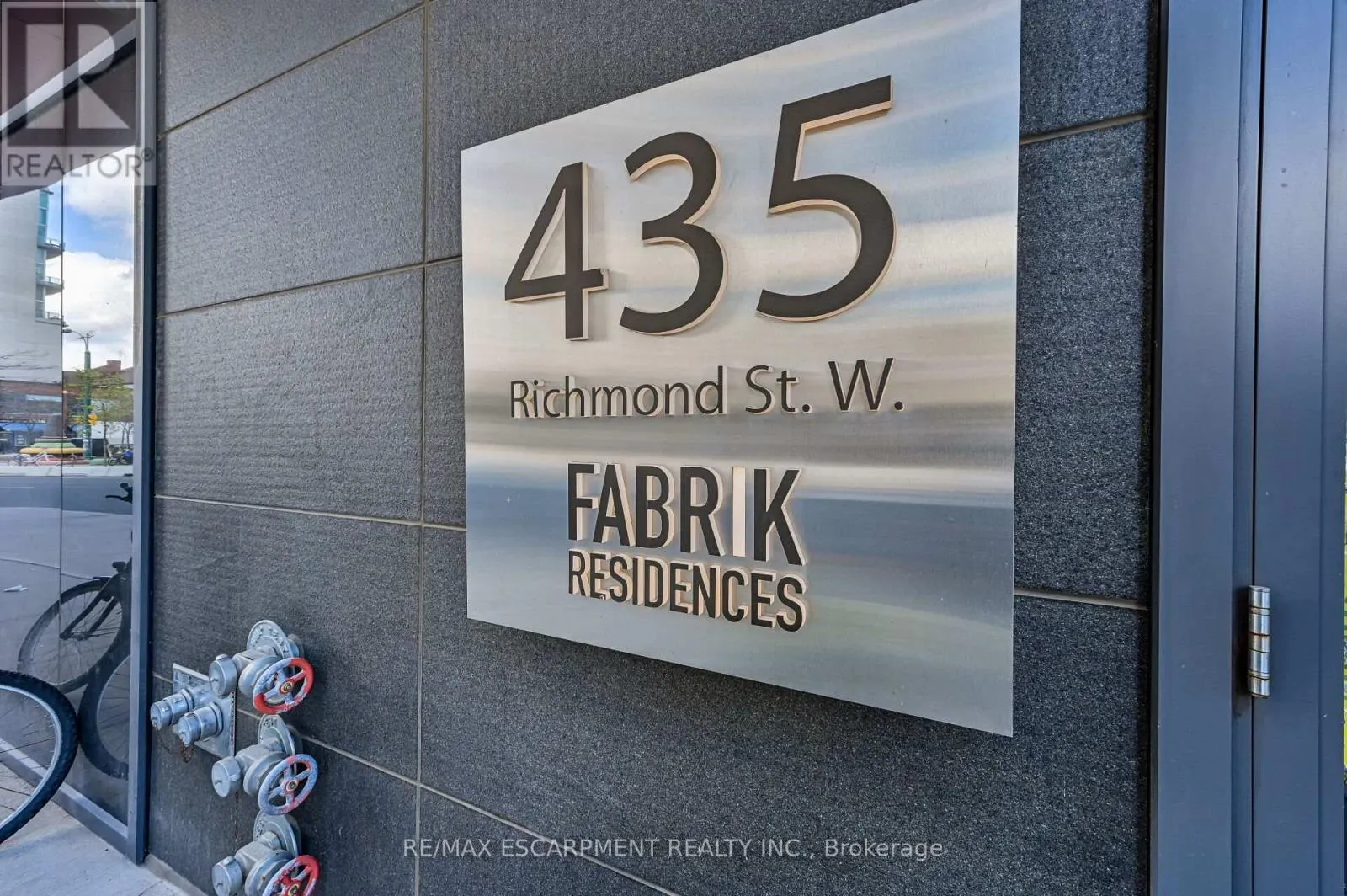 714 - 435 RICHMOND STREET W