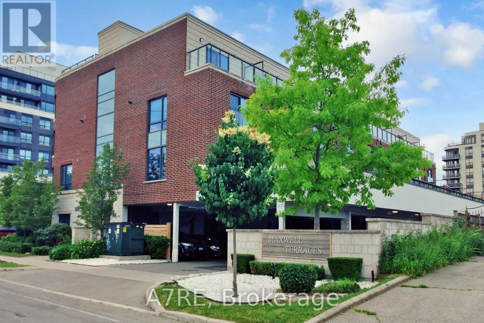 203 - 724 SHEPPARD AVENUE W
