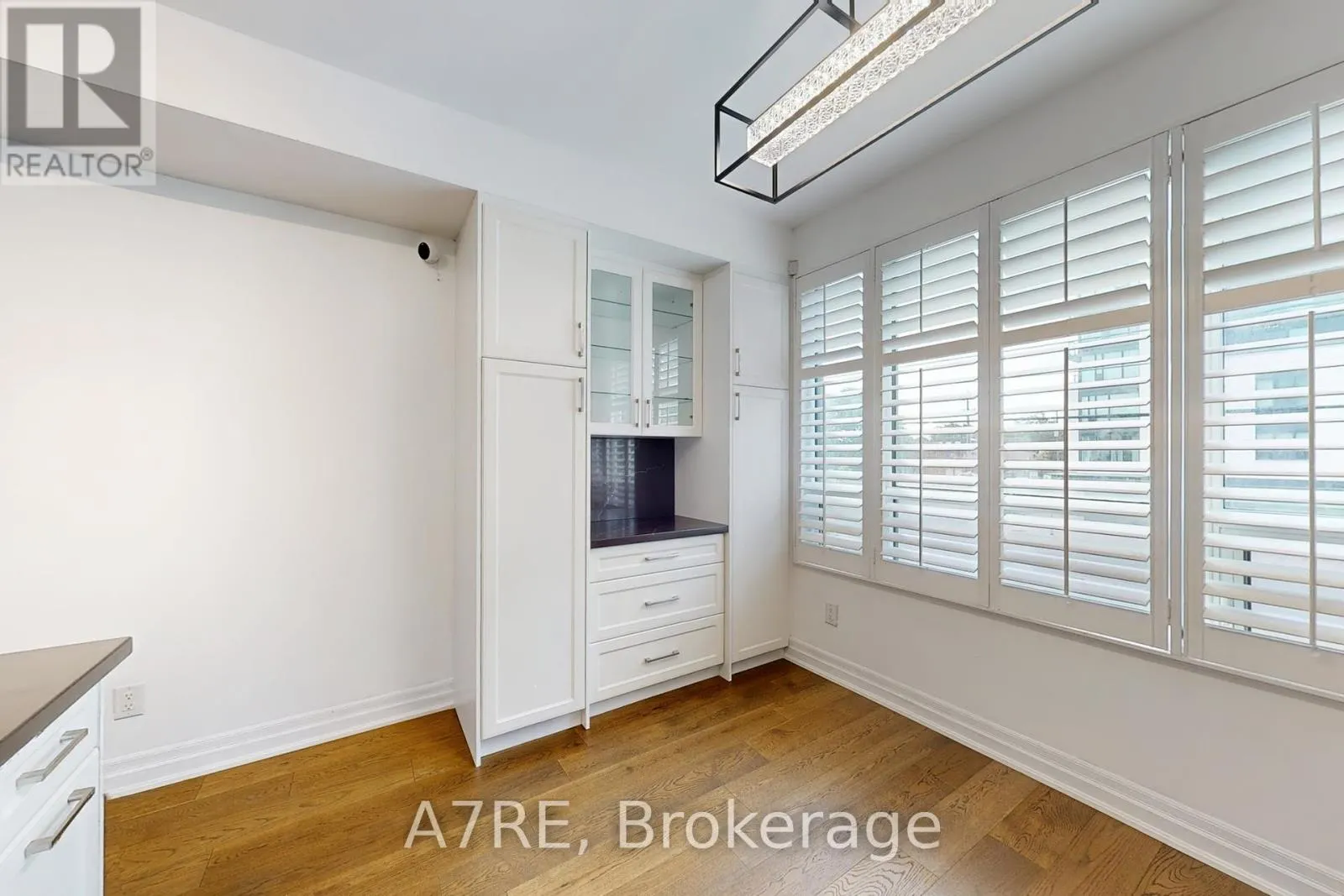 203 - 724 SHEPPARD AVENUE W
