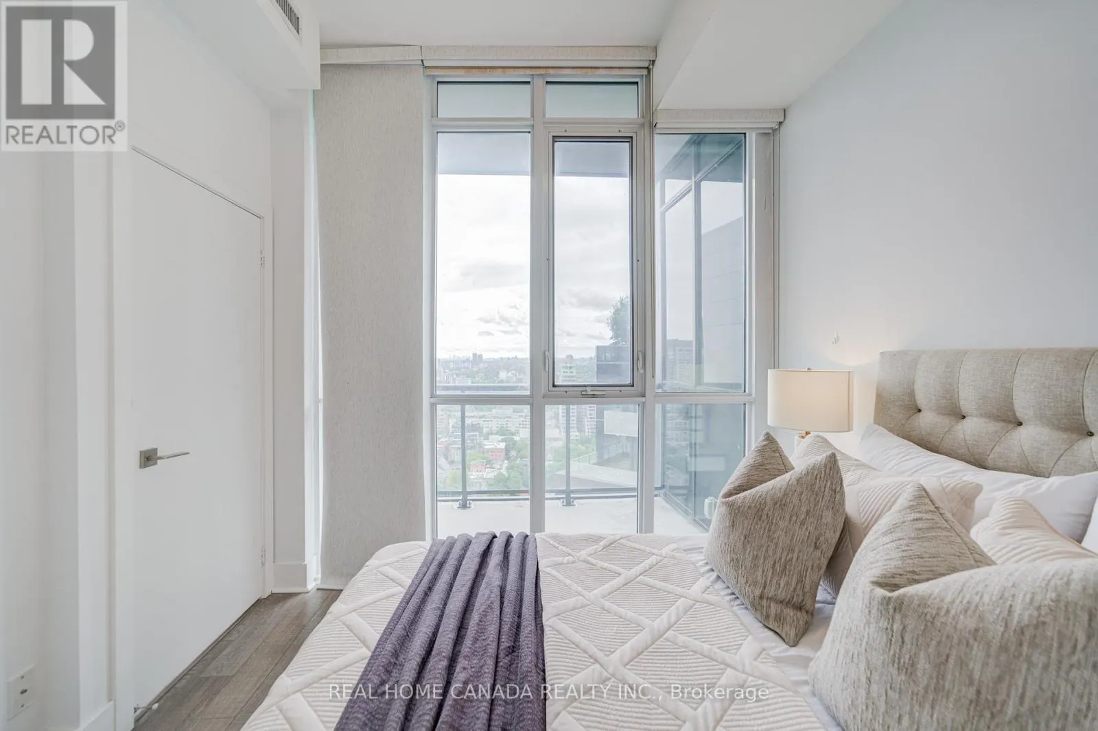 2608 - 32 DAVENPORT ROAD