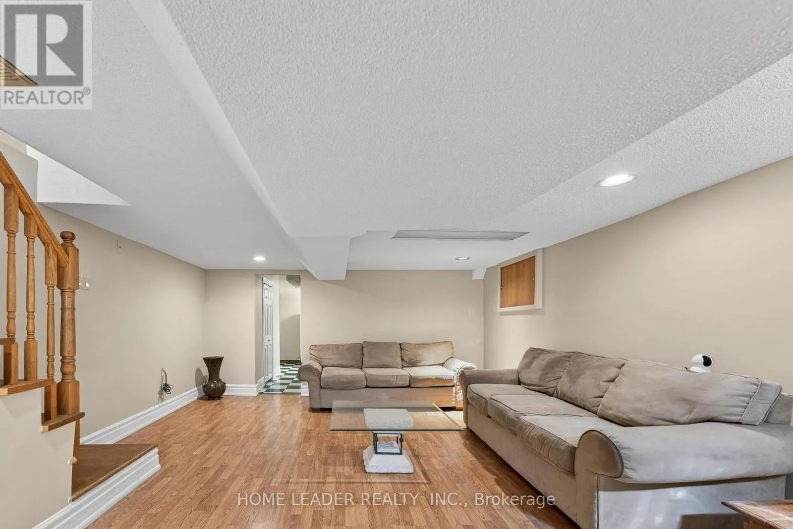 5 LINDSEY AVENUE