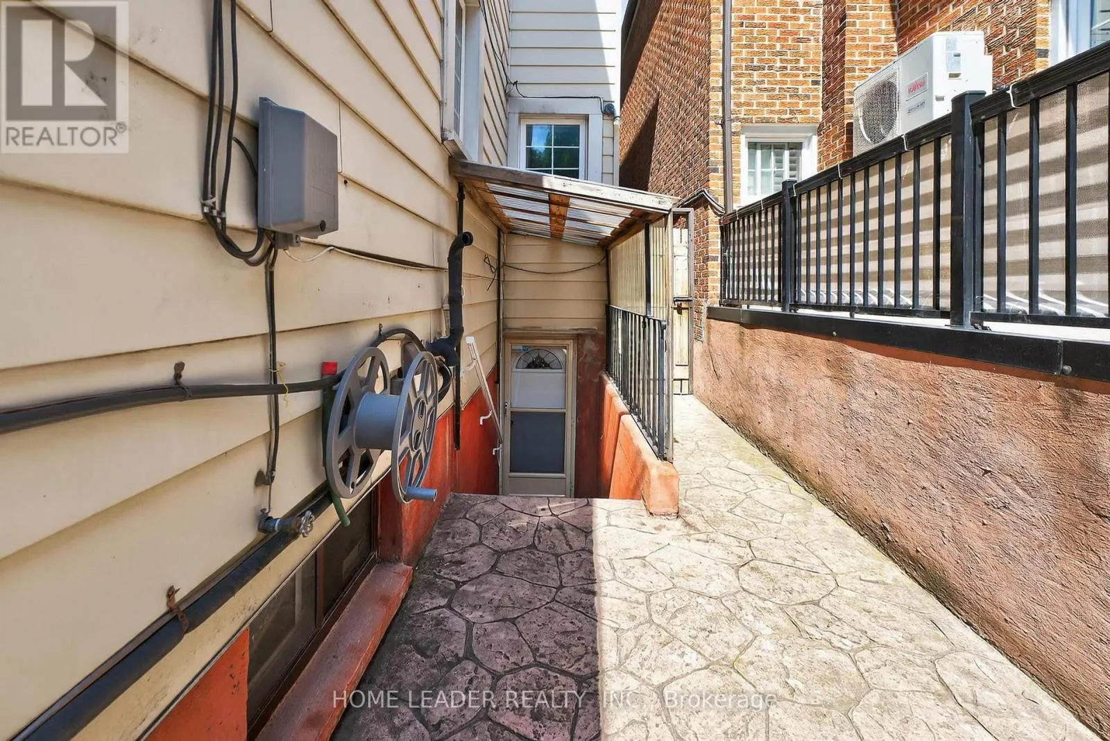 5 LINDSEY AVENUE