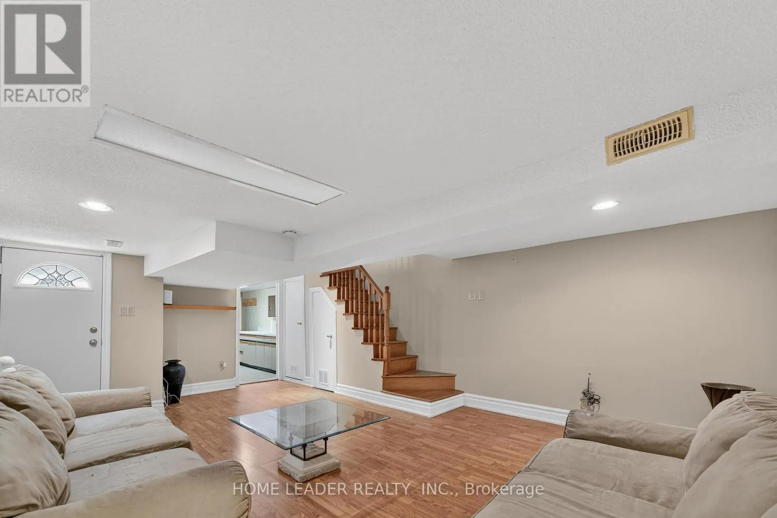 5 LINDSEY AVENUE
