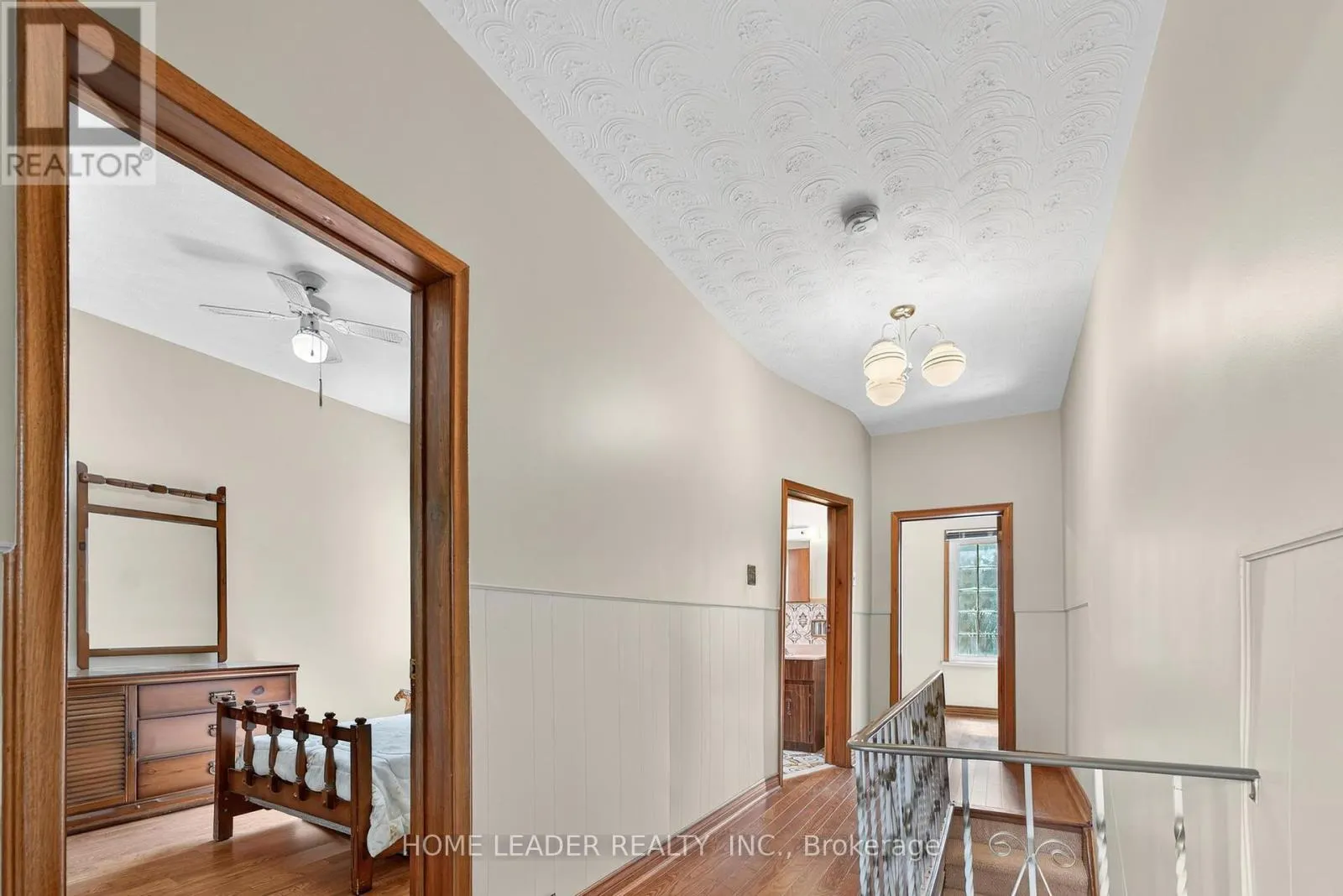 5 LINDSEY AVENUE