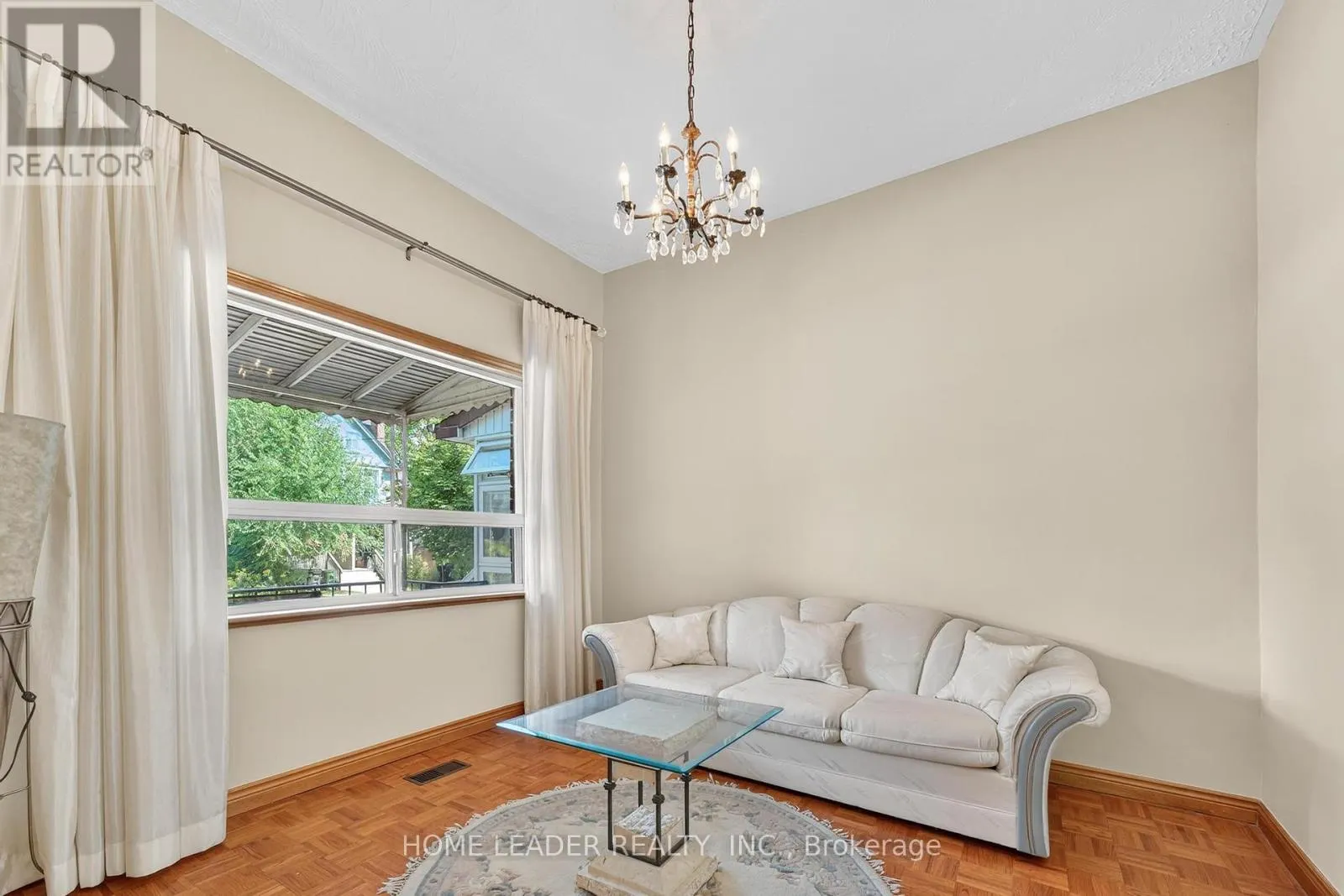 5 LINDSEY AVENUE