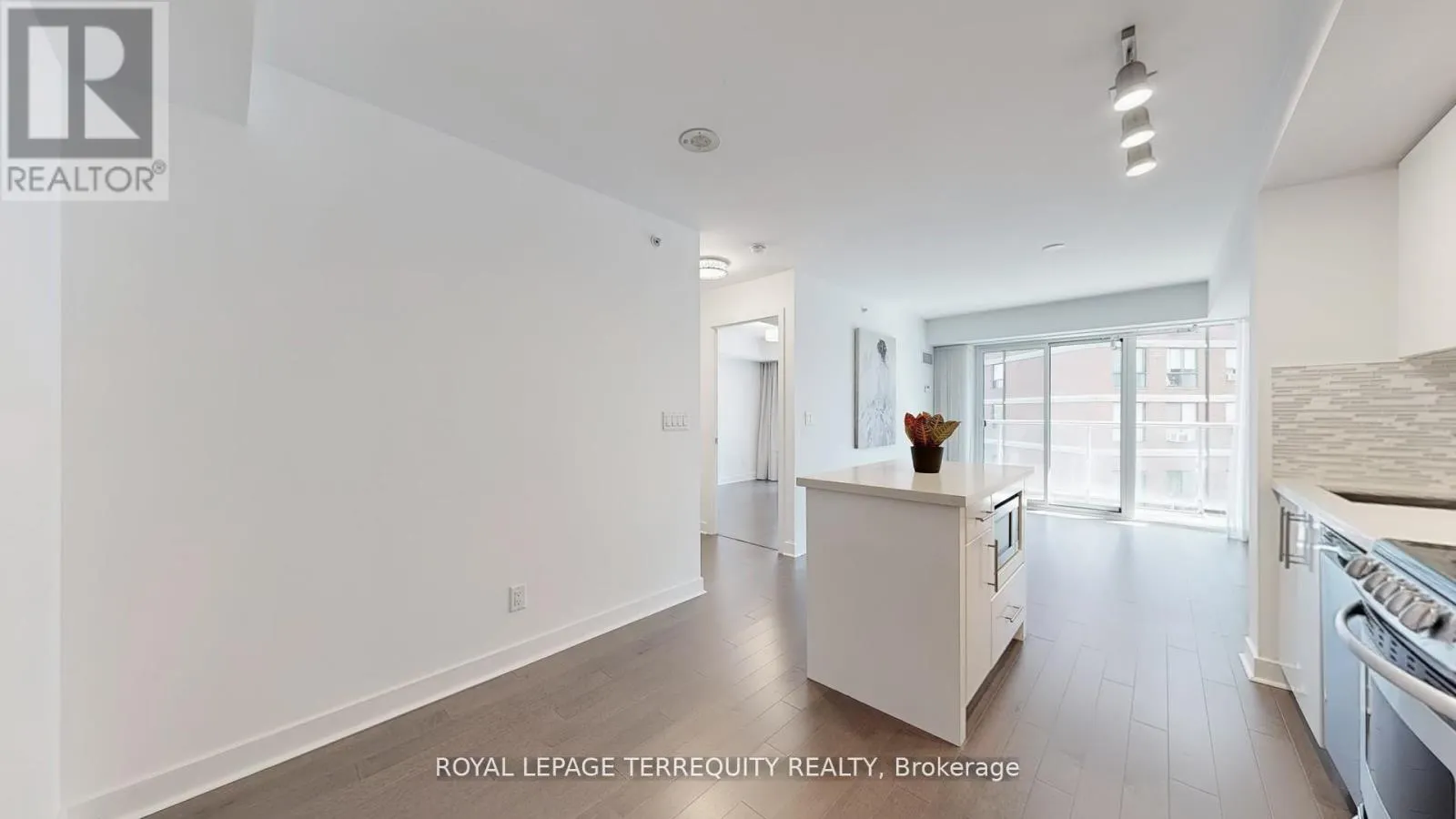 705 - 58 ORCHARD VIEW BOULEVARD