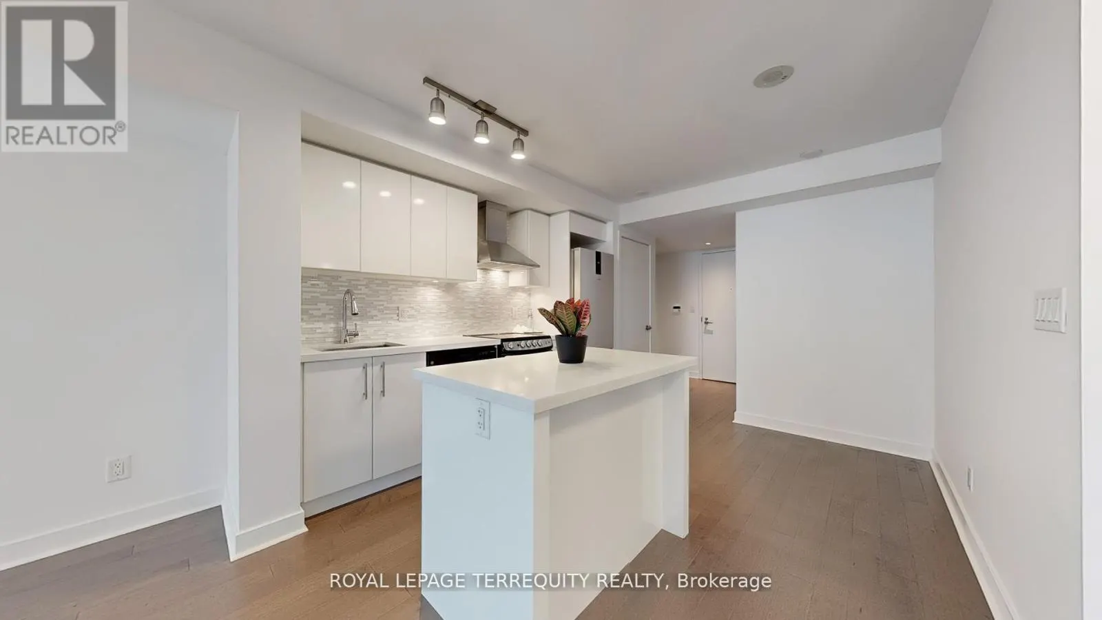 705 - 58 ORCHARD VIEW BOULEVARD