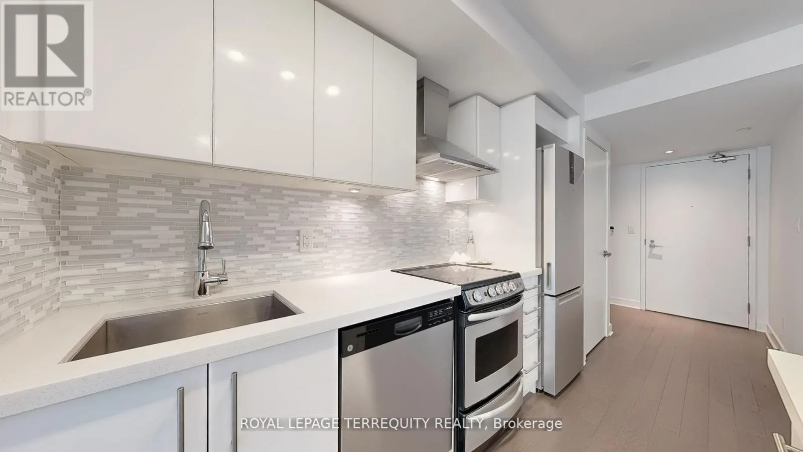 705 - 58 ORCHARD VIEW BOULEVARD
