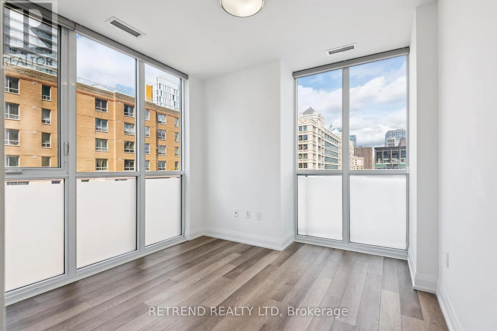 908 - 77 MUTUAL STREET