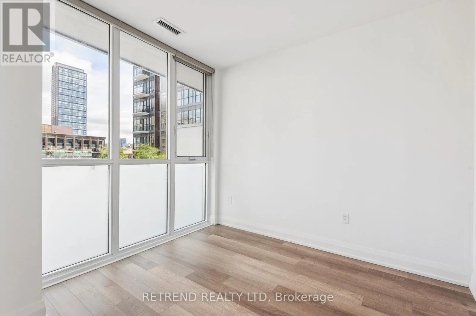 908 - 77 MUTUAL STREET