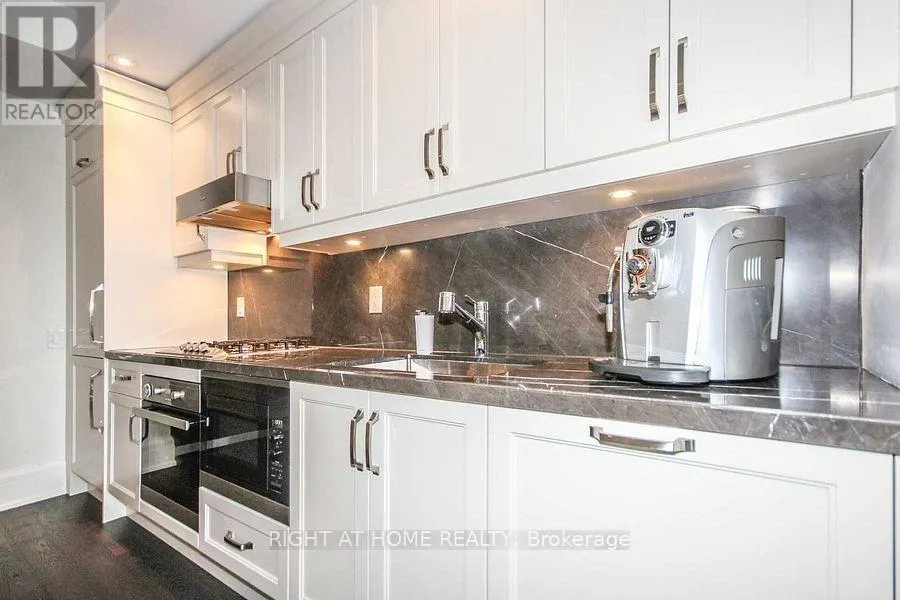 306 - 181 DAVENPORT ROAD