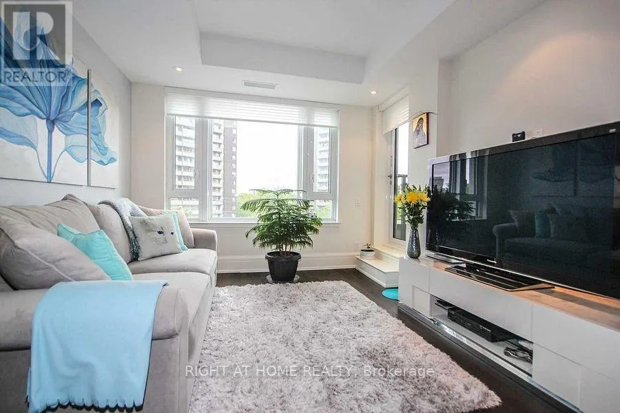 306 - 181 DAVENPORT ROAD