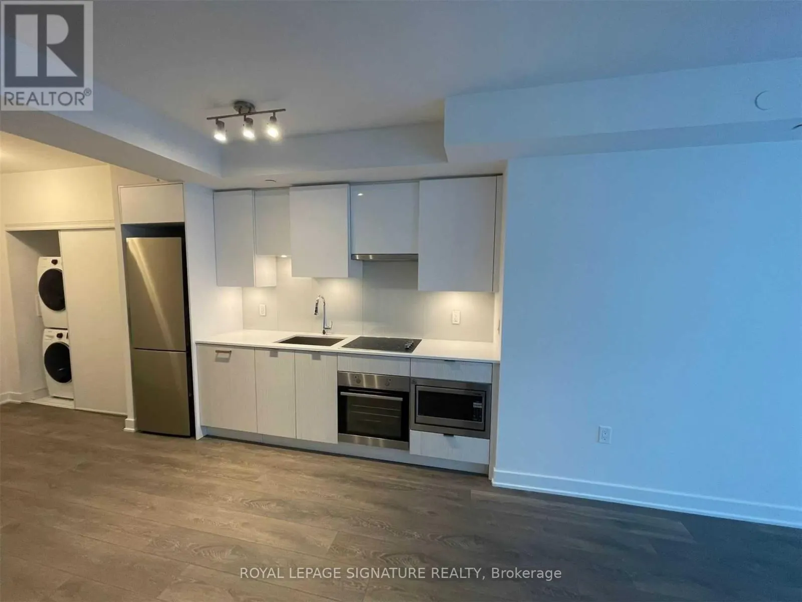 2306 - 99 BROADWAY AVENUE