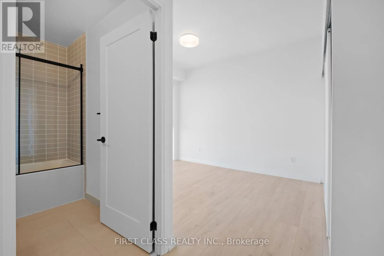 2911 - 280 DUNDAS STREET