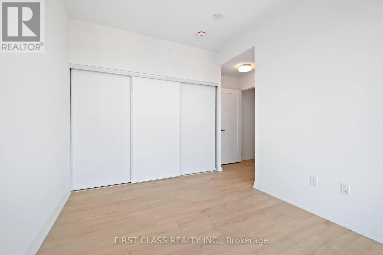 2911 - 280 DUNDAS STREET