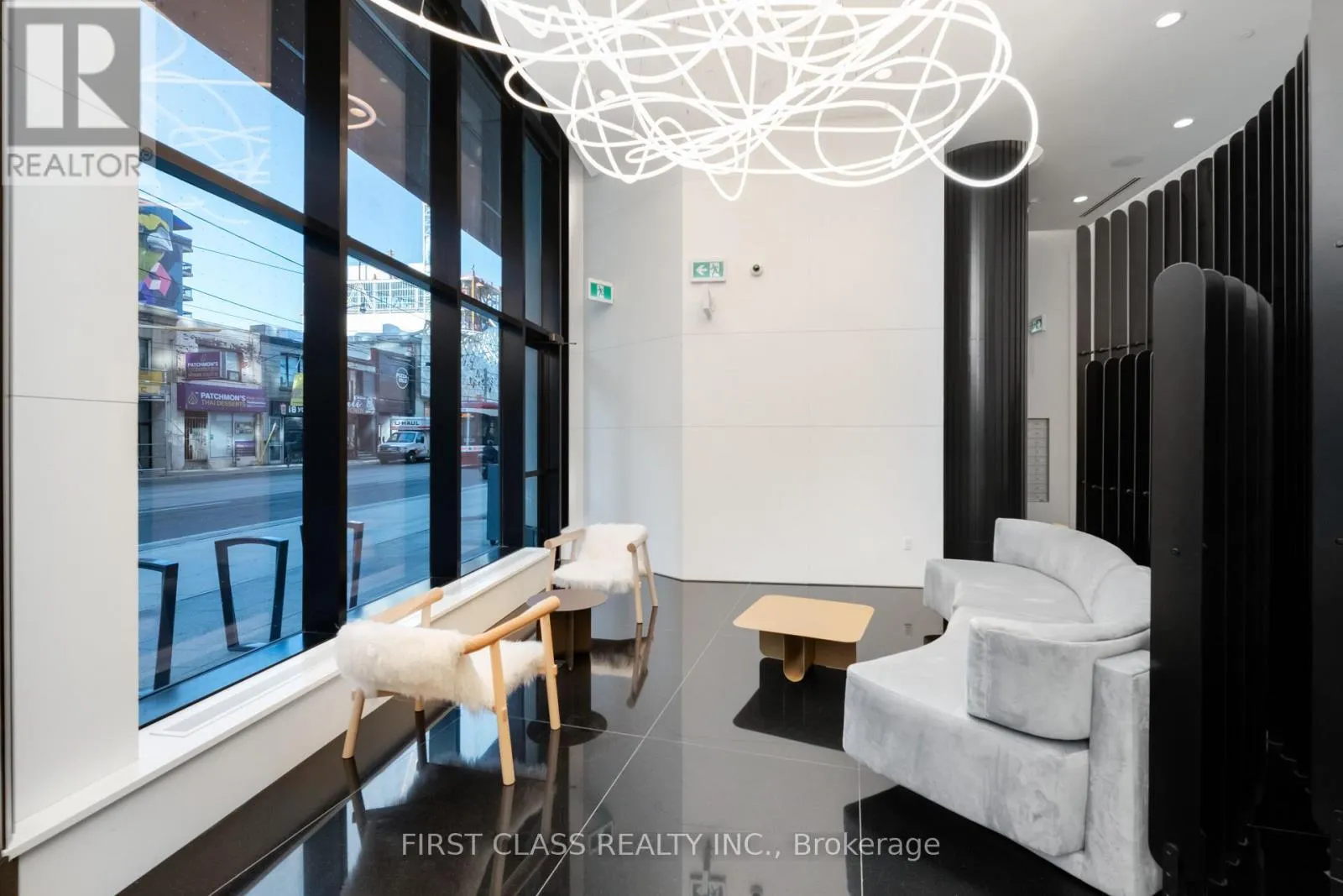 2911 - 280 DUNDAS STREET