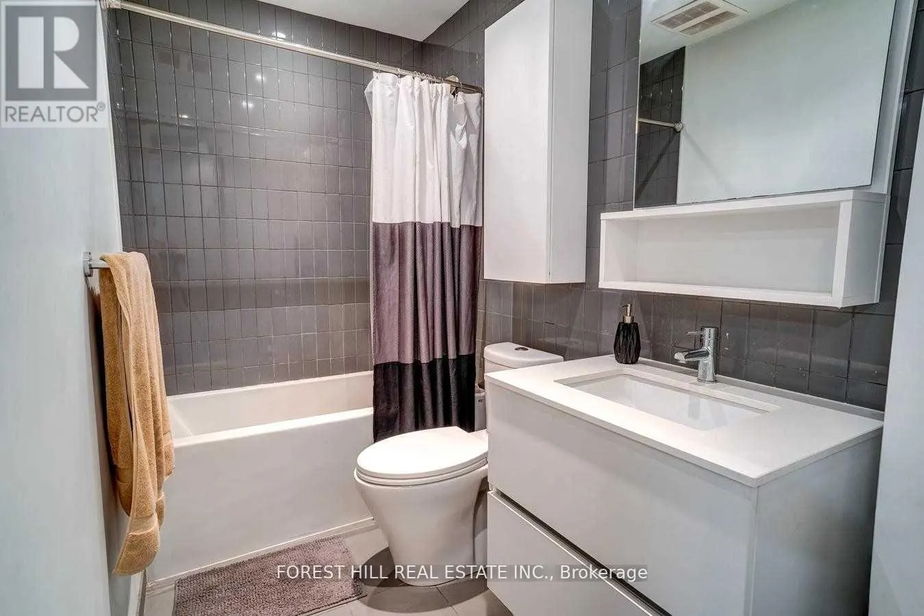 426 - 377 MADISON AVENUE