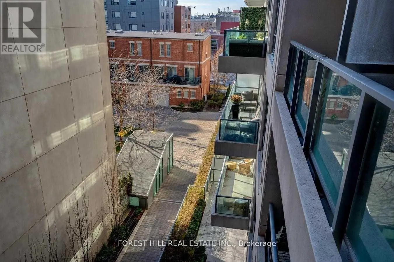426 - 377 MADISON AVENUE