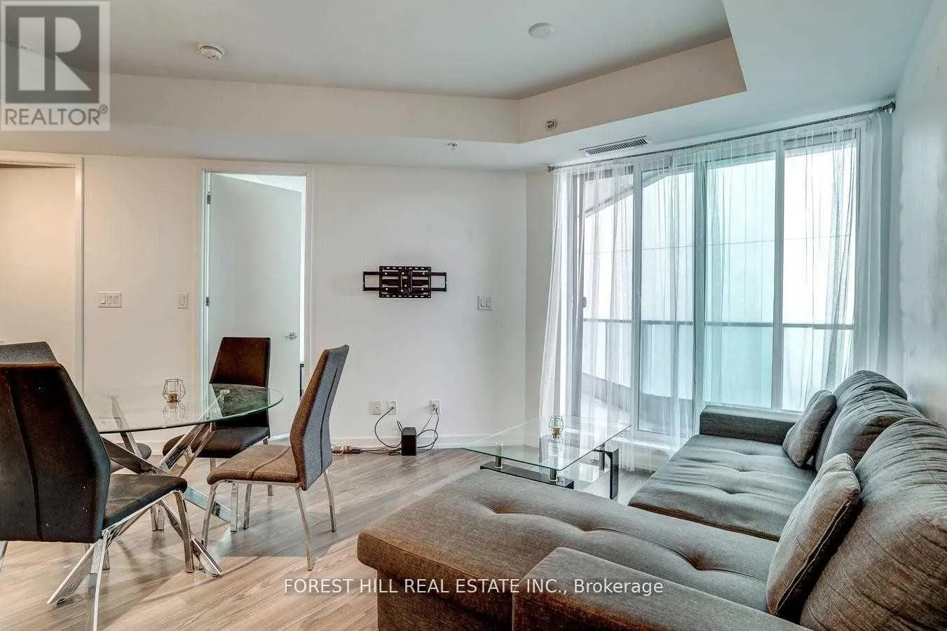 426 - 377 MADISON AVENUE