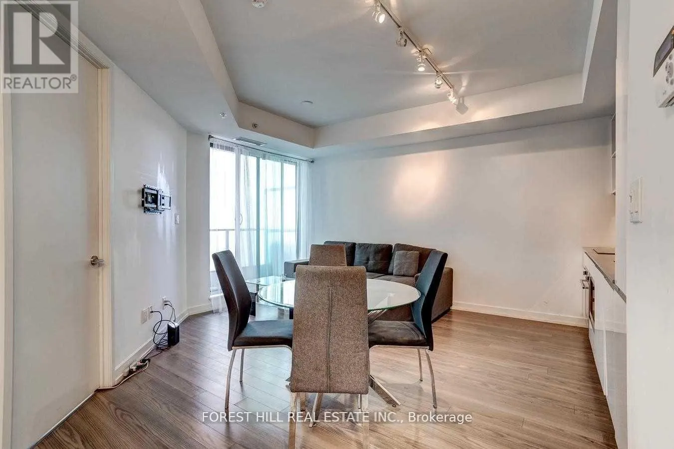 426 - 377 MADISON AVENUE