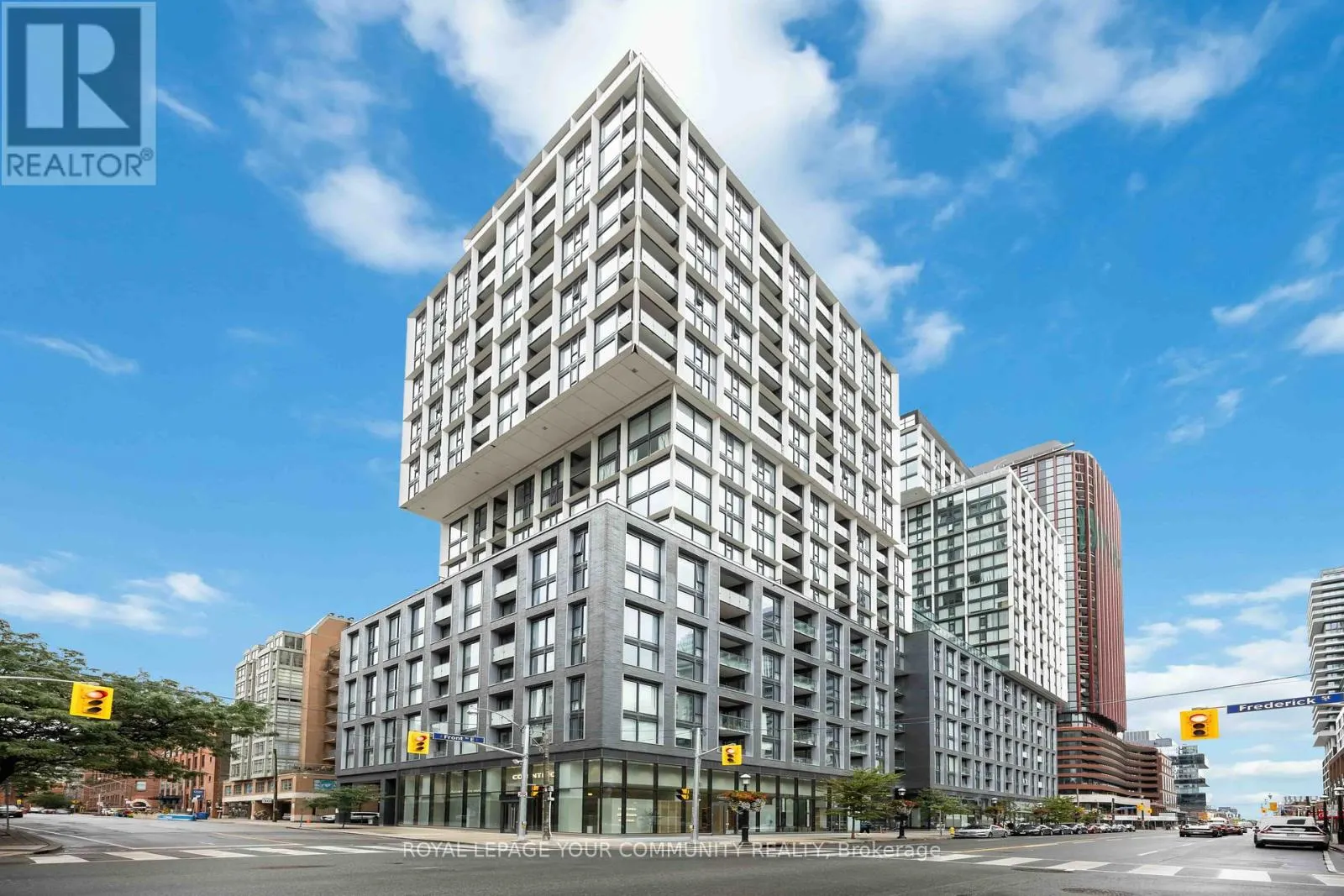 320 - 158 FRONT STREET E