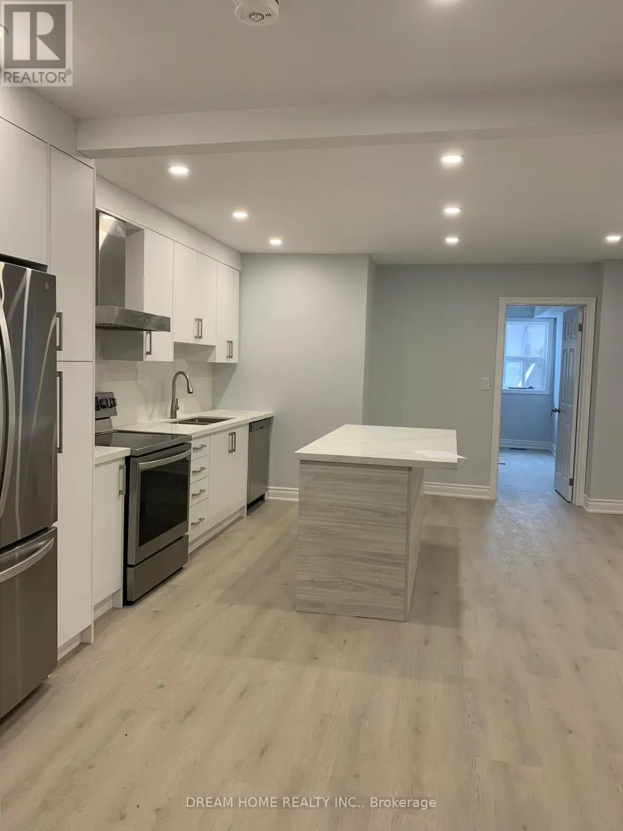101 - 12 MANSFIELD AVENUE