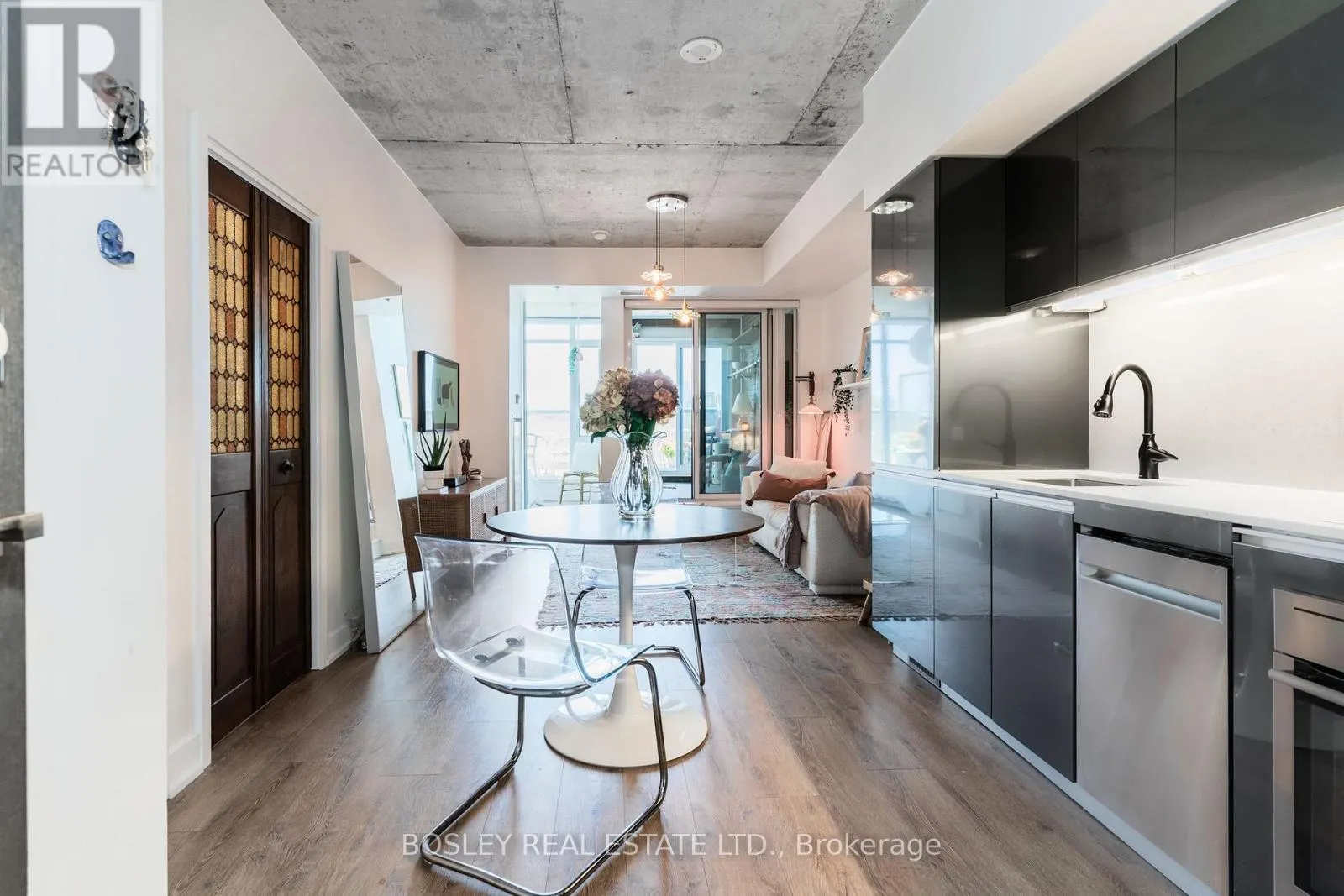 513 - 20 GLADSTONE AVENUE