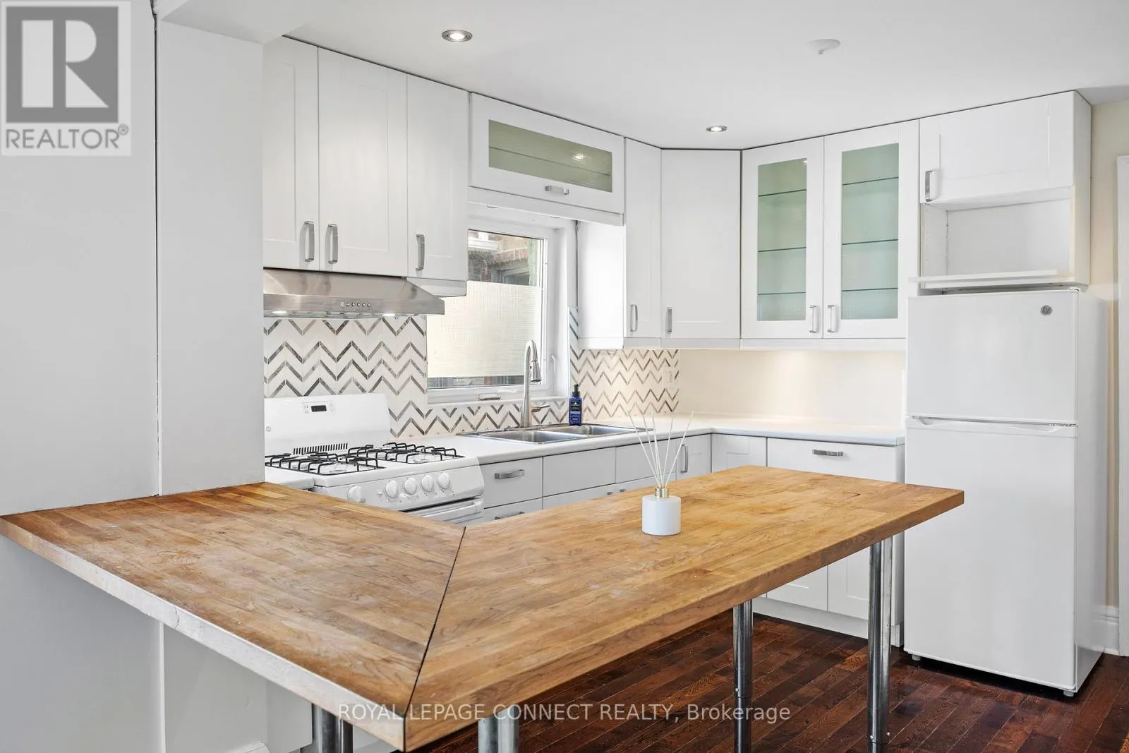 UPPER - 300 GLADSTONE AVENUE