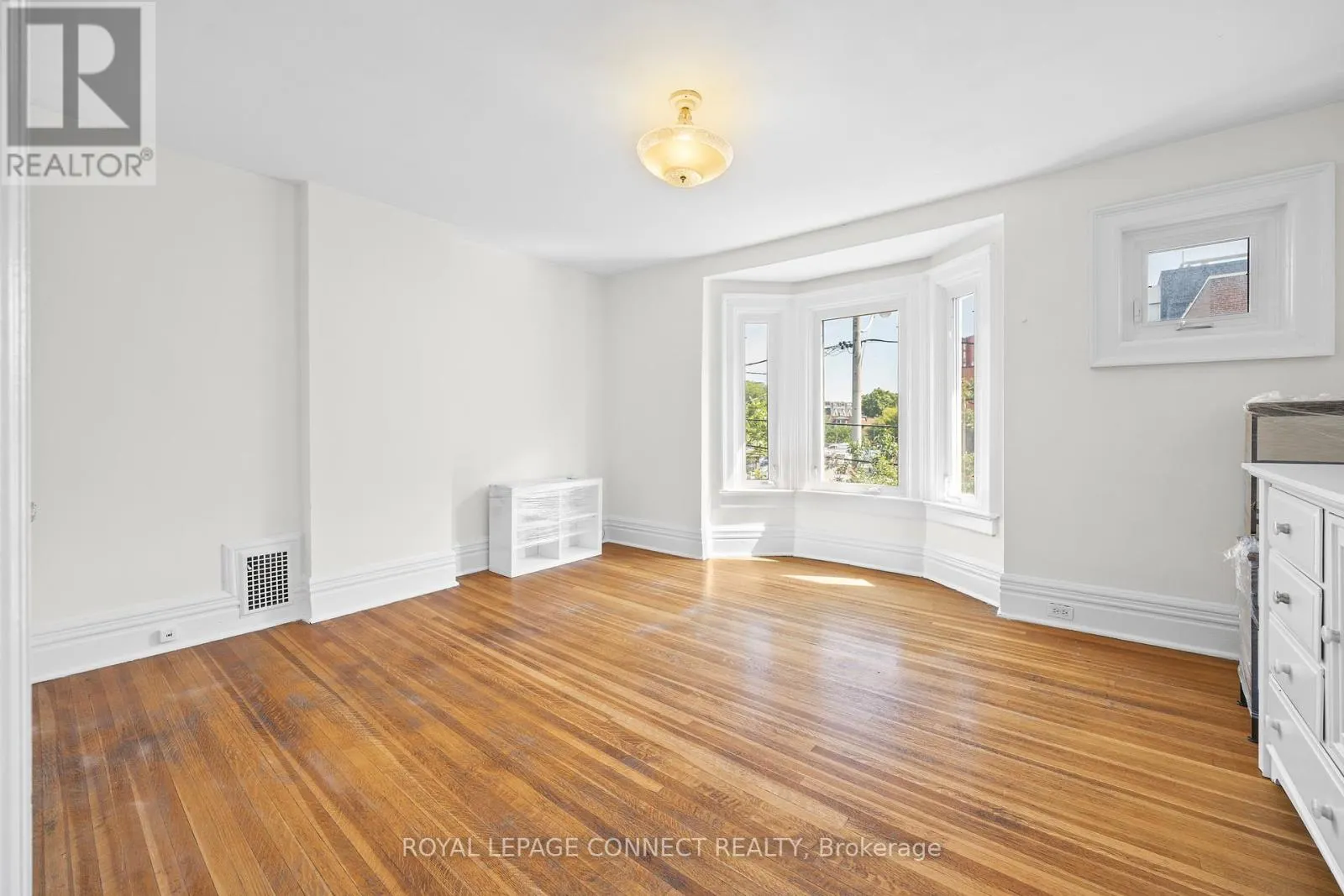UPPER - 300 GLADSTONE AVENUE