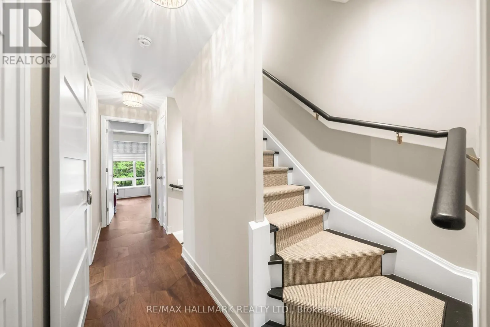 TH11 - 23 SHEPPARD AVENUE E
