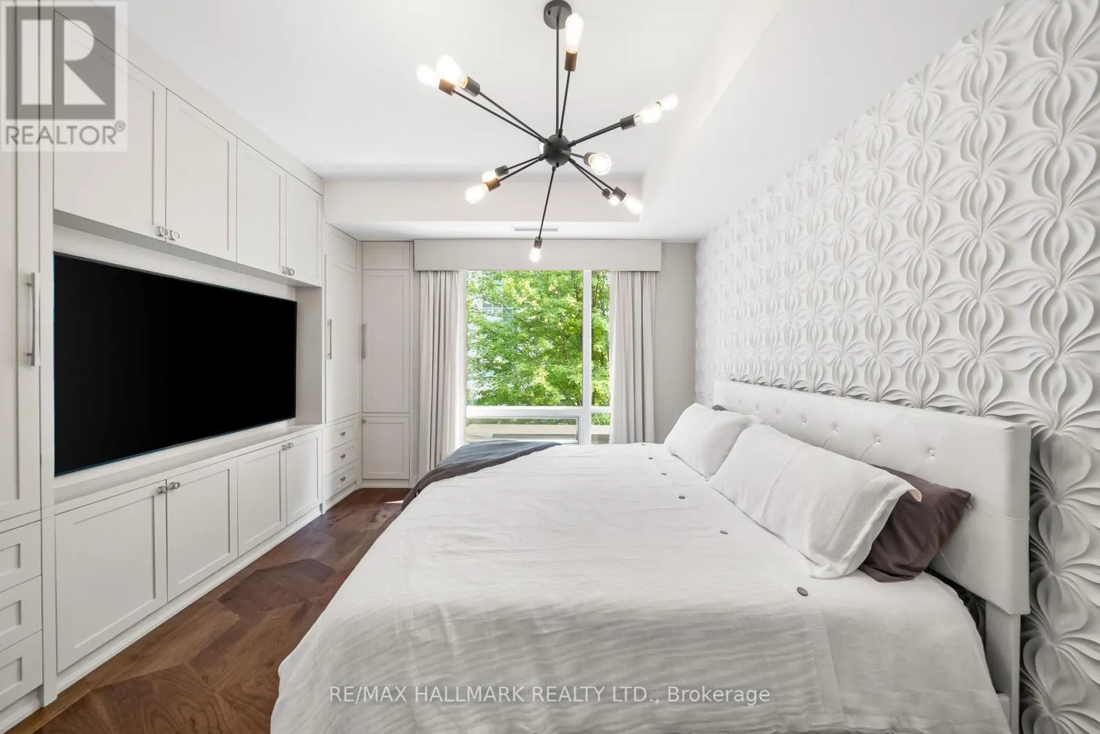 TH11 - 23 SHEPPARD AVENUE E