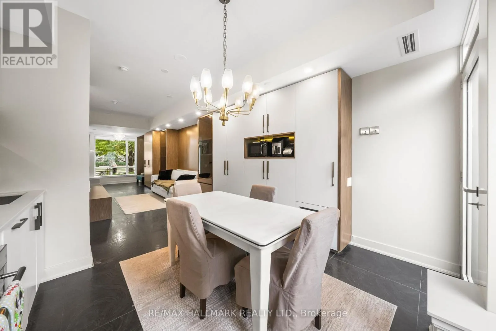 TH11 - 23 SHEPPARD AVENUE E