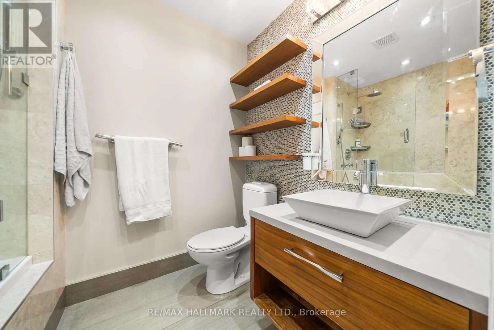 TH11 - 23 SHEPPARD AVENUE E