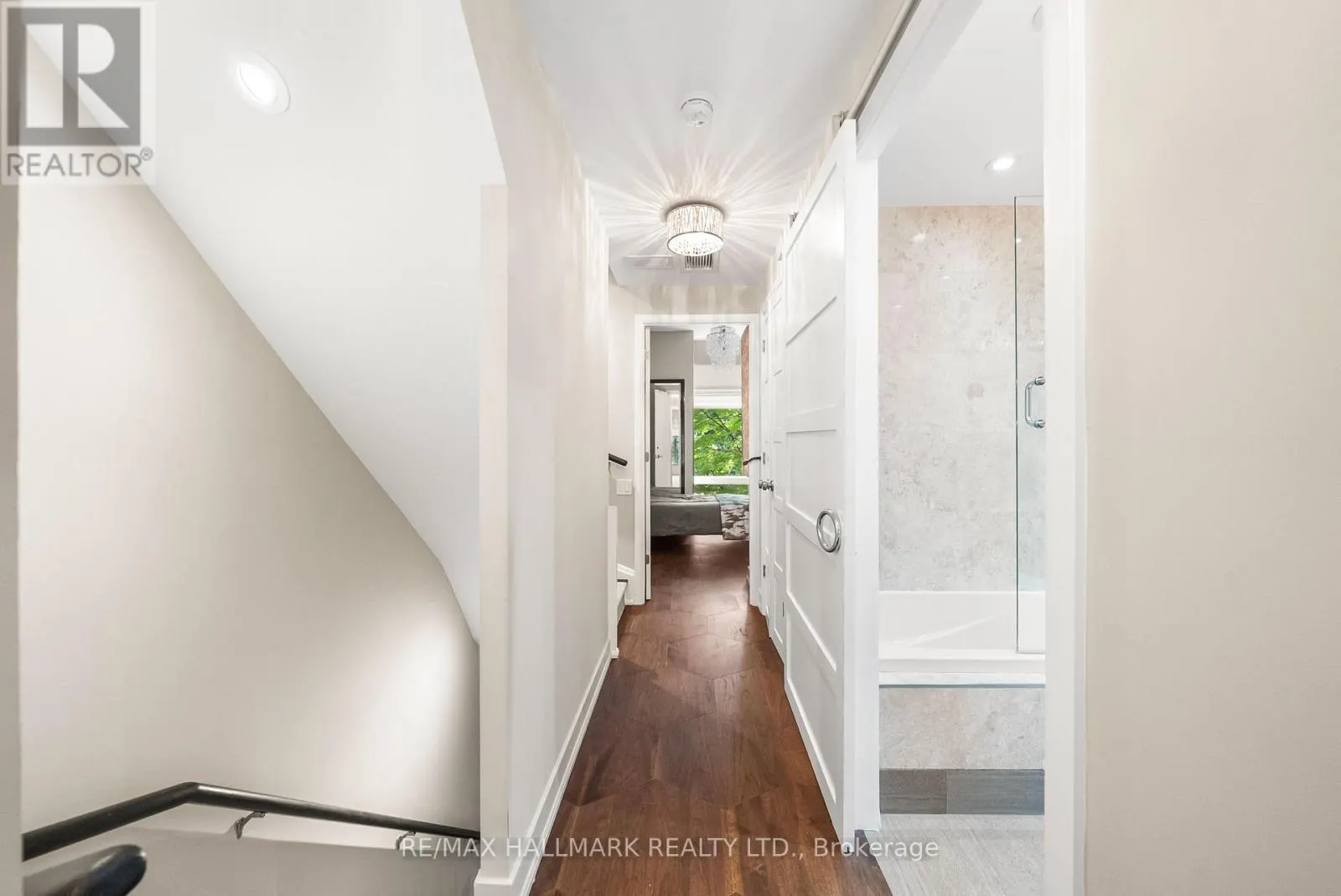 TH11 - 23 SHEPPARD AVENUE E