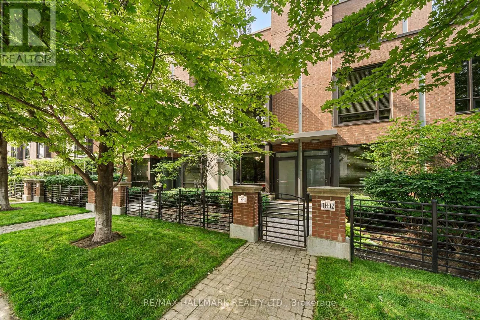 TH11 - 23 SHEPPARD AVENUE E