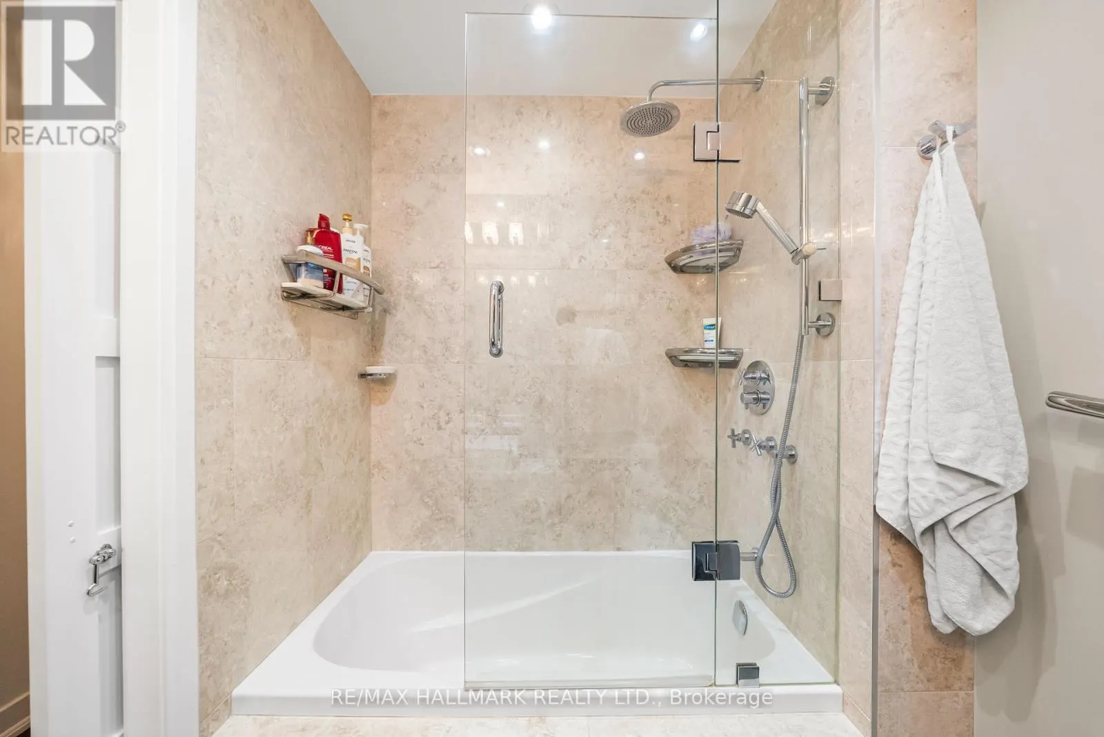TH11 - 23 SHEPPARD AVENUE E