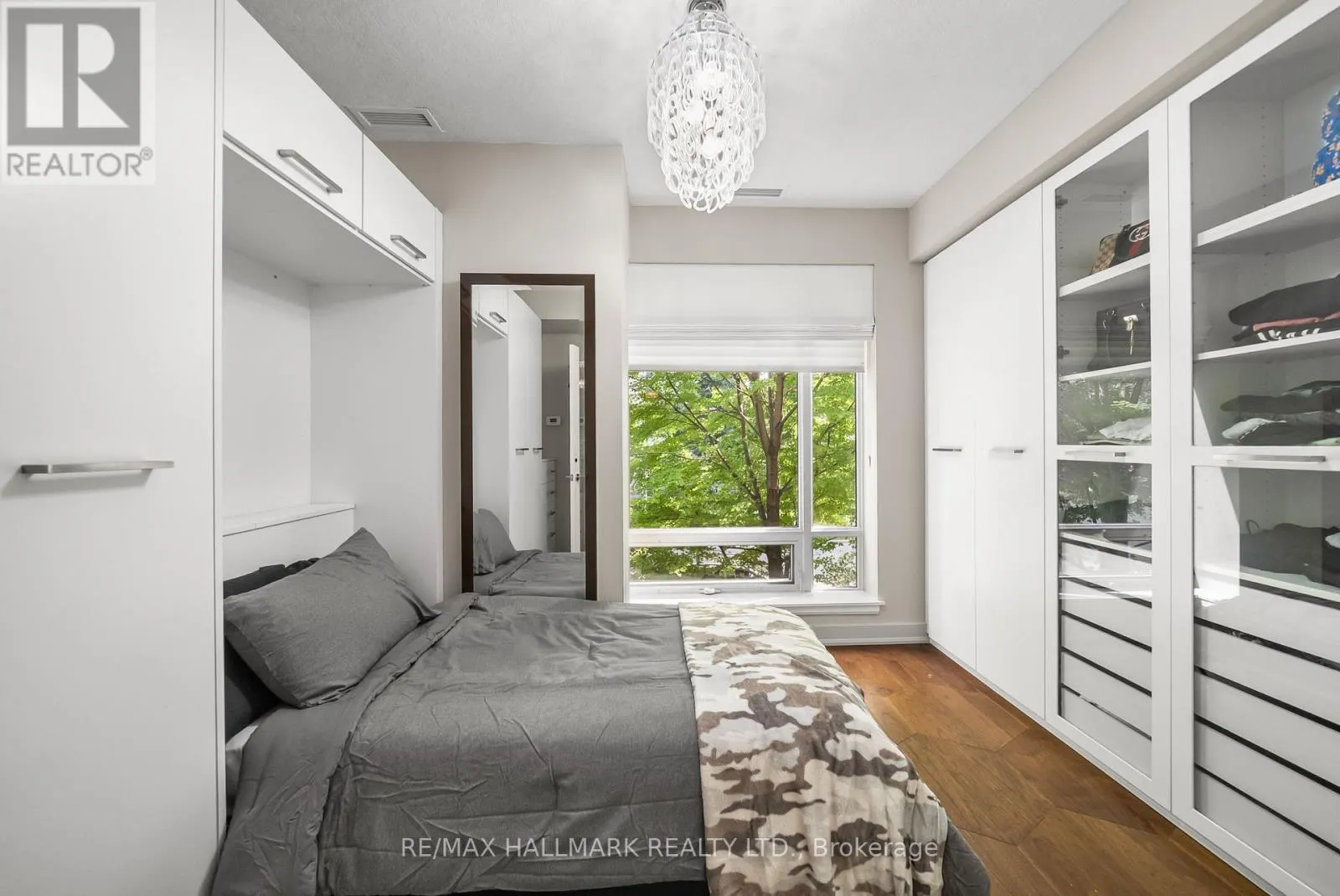 TH11 - 23 SHEPPARD AVENUE E