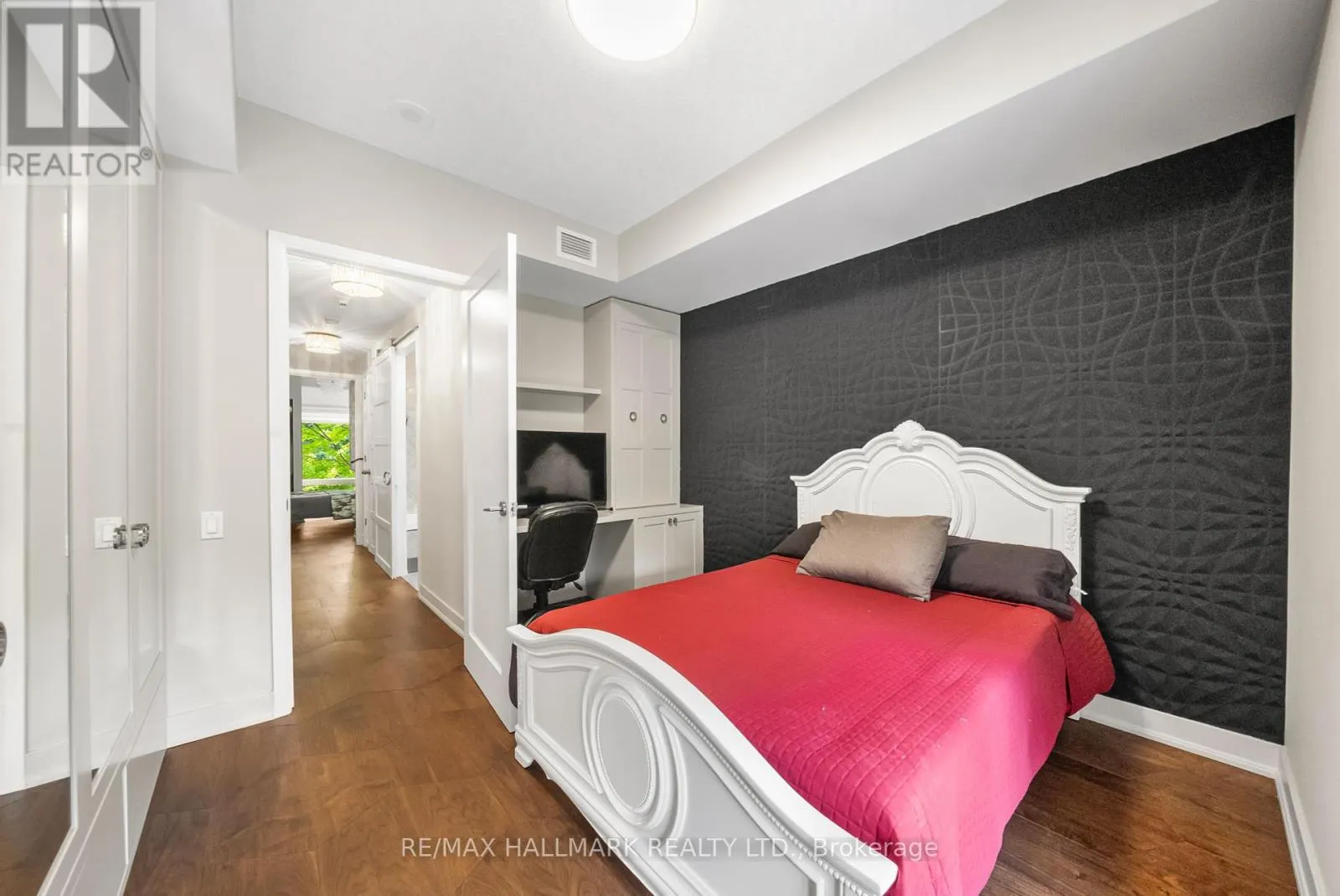 TH11 - 23 SHEPPARD AVENUE E