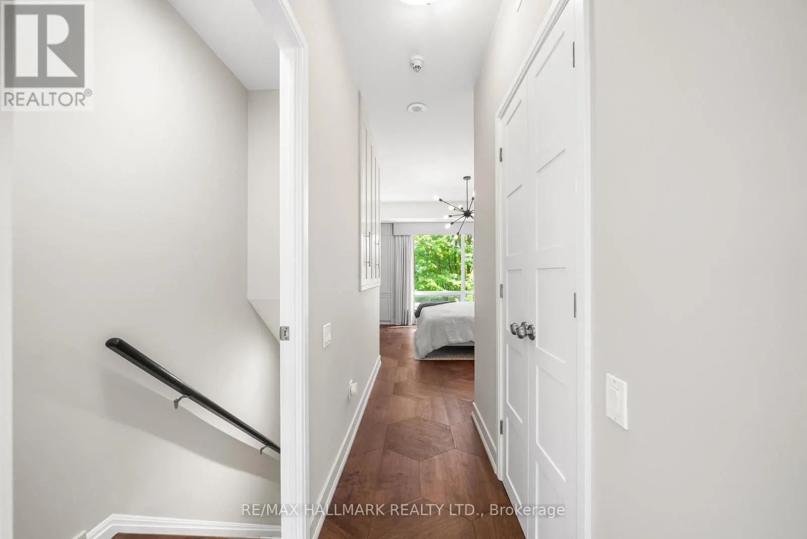 TH11 - 23 SHEPPARD AVENUE E