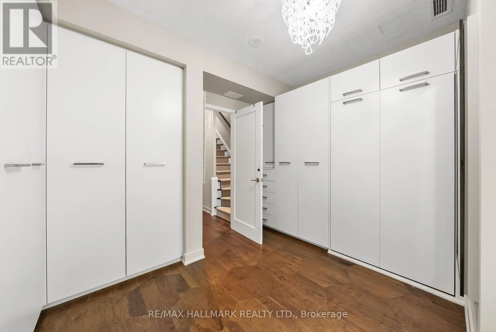 TH11 - 23 SHEPPARD AVENUE E
