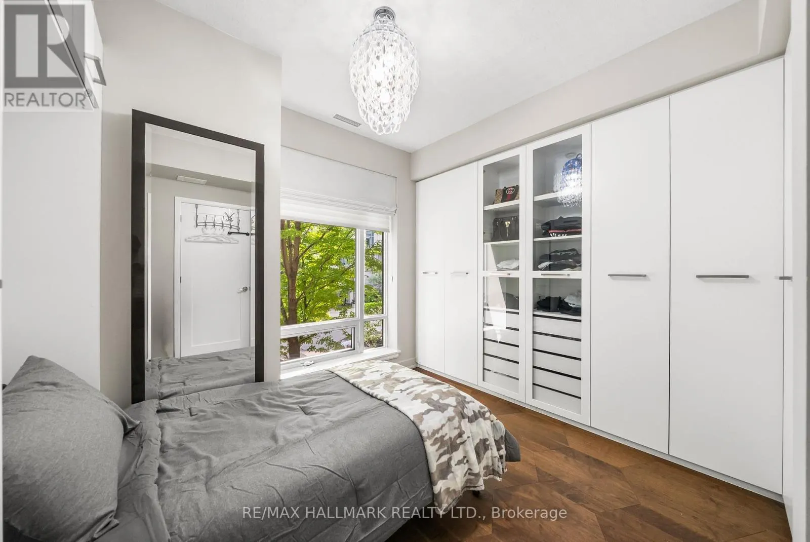 TH11 - 23 SHEPPARD AVENUE E