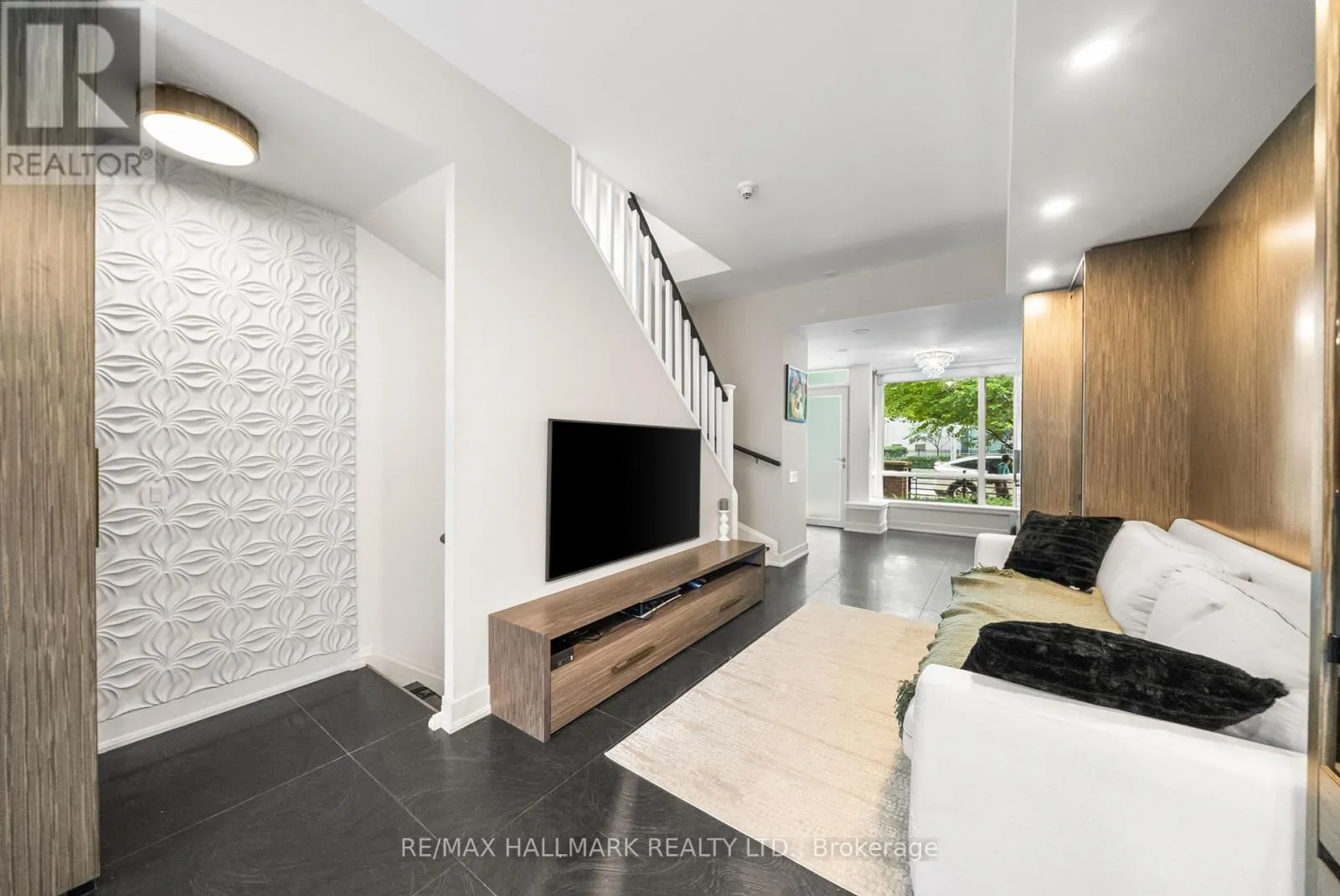 TH11 - 23 SHEPPARD AVENUE E