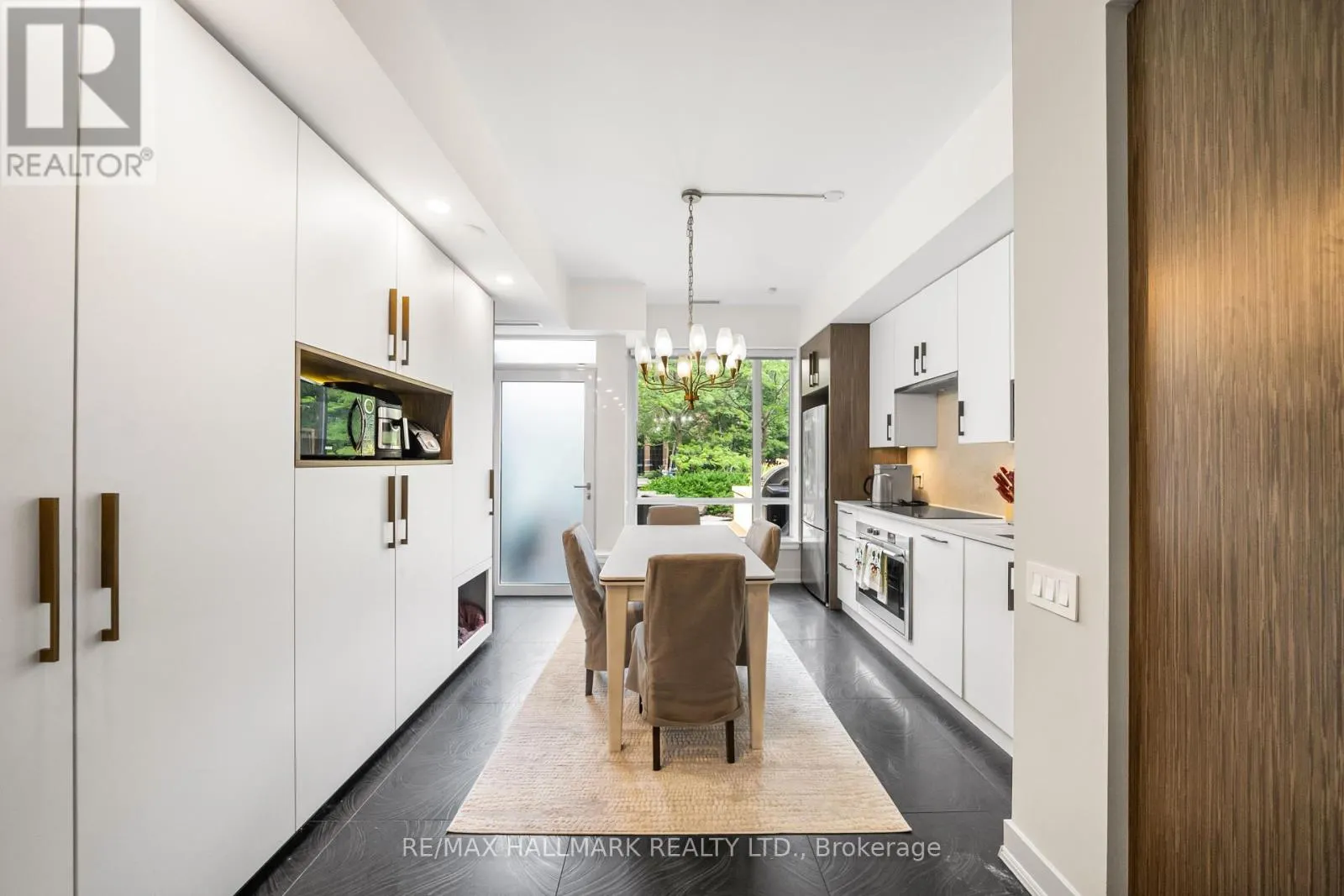 TH11 - 23 SHEPPARD AVENUE E