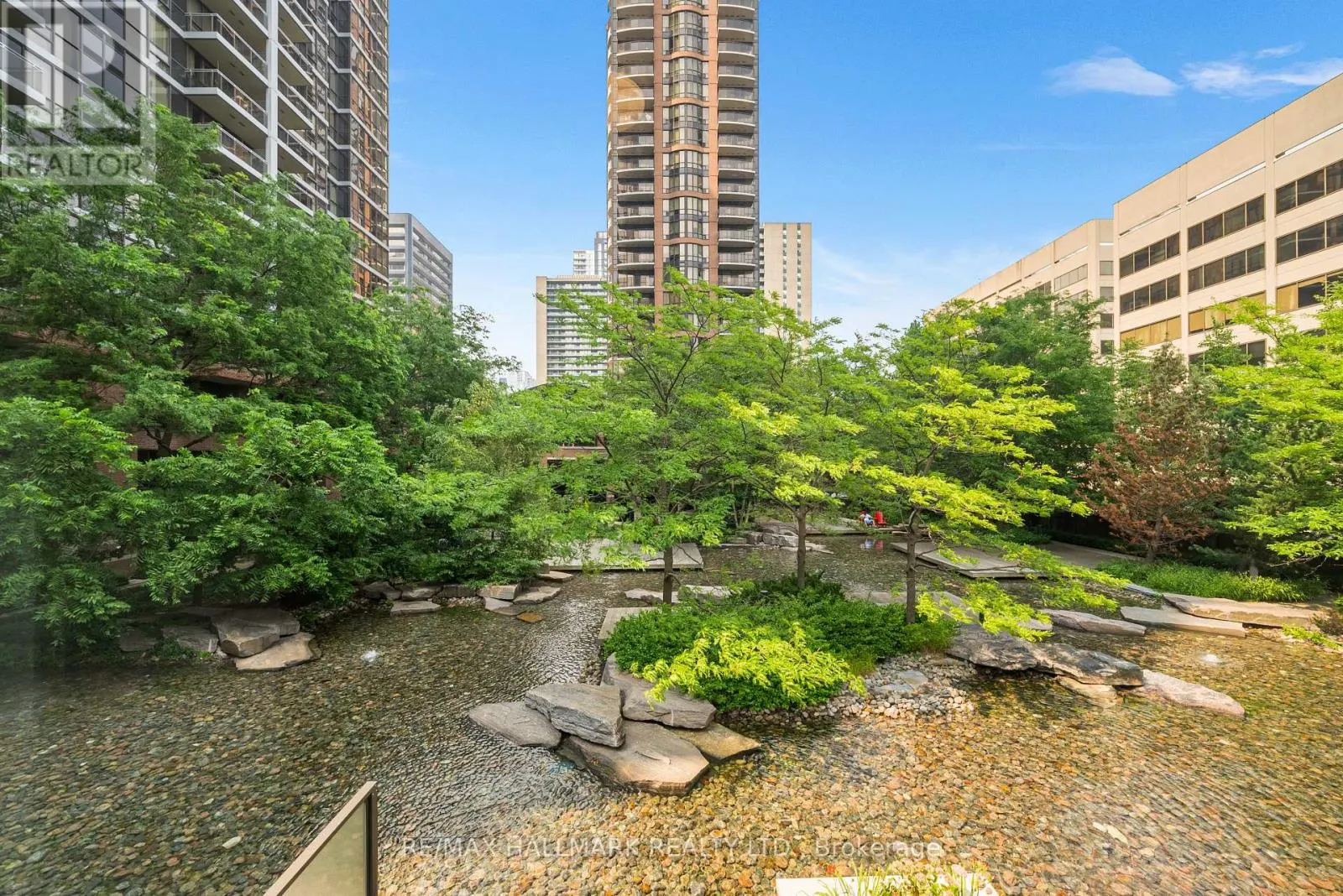 TH11 - 23 SHEPPARD AVENUE E