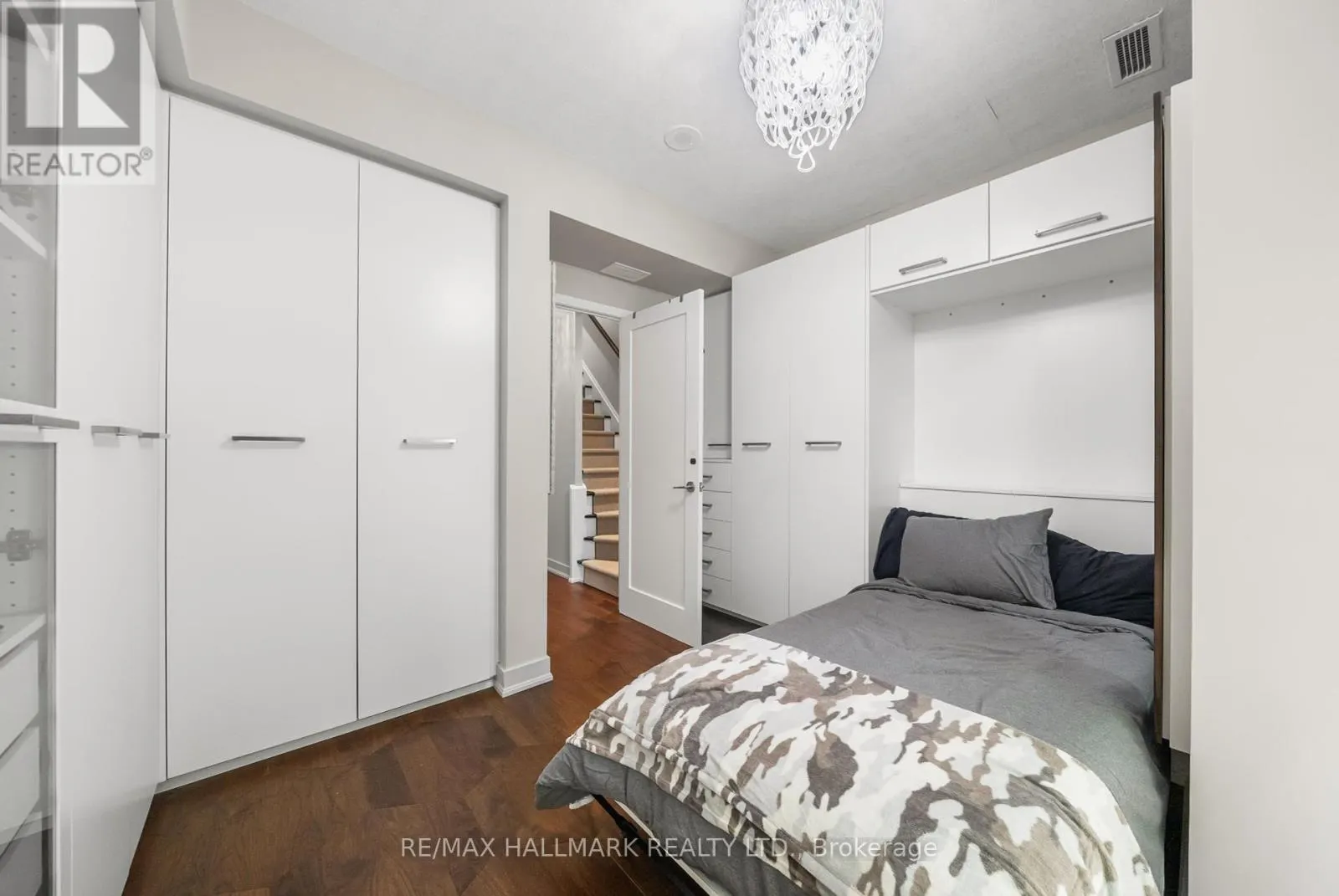 TH11 - 23 SHEPPARD AVENUE E