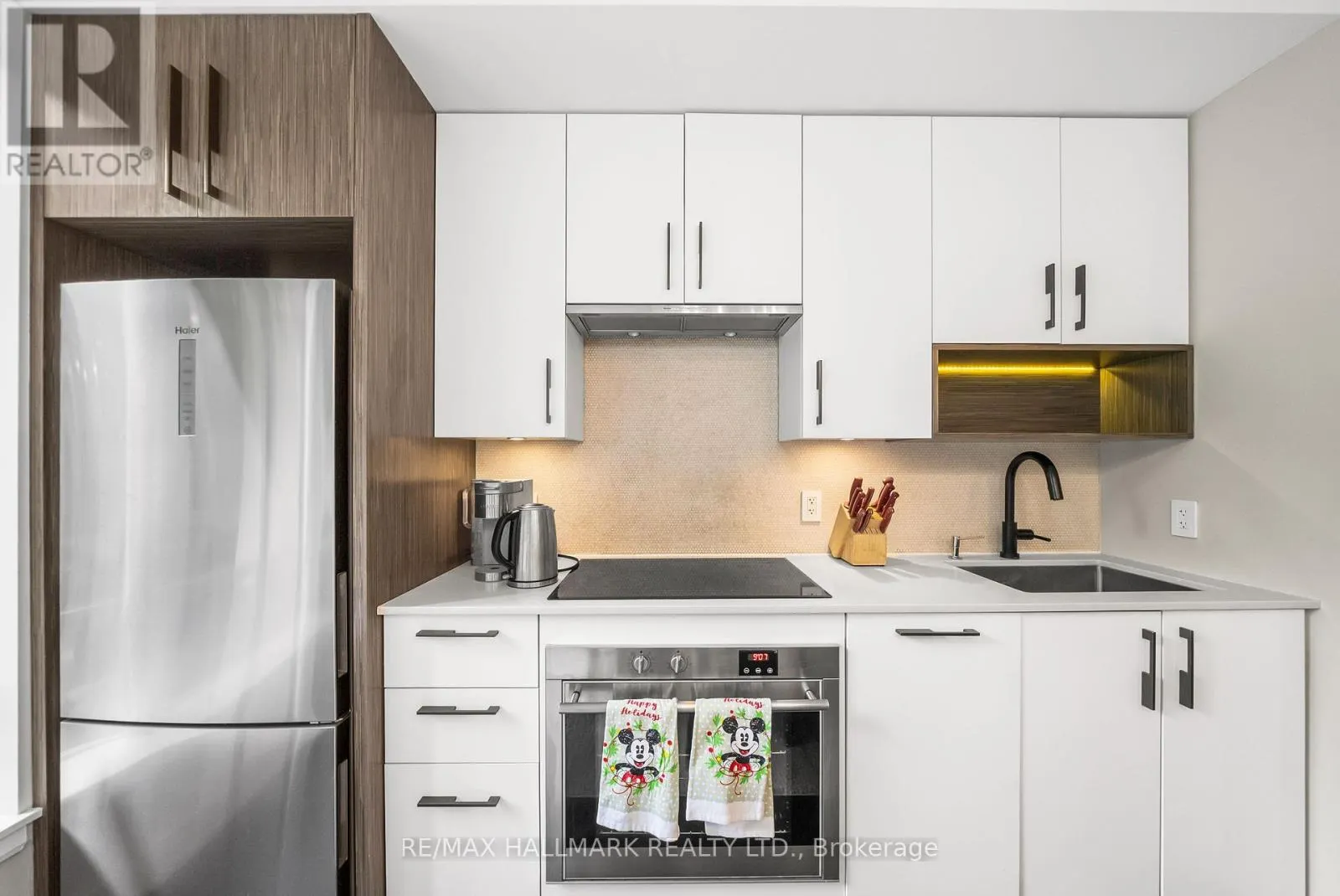 TH11 - 23 SHEPPARD AVENUE E