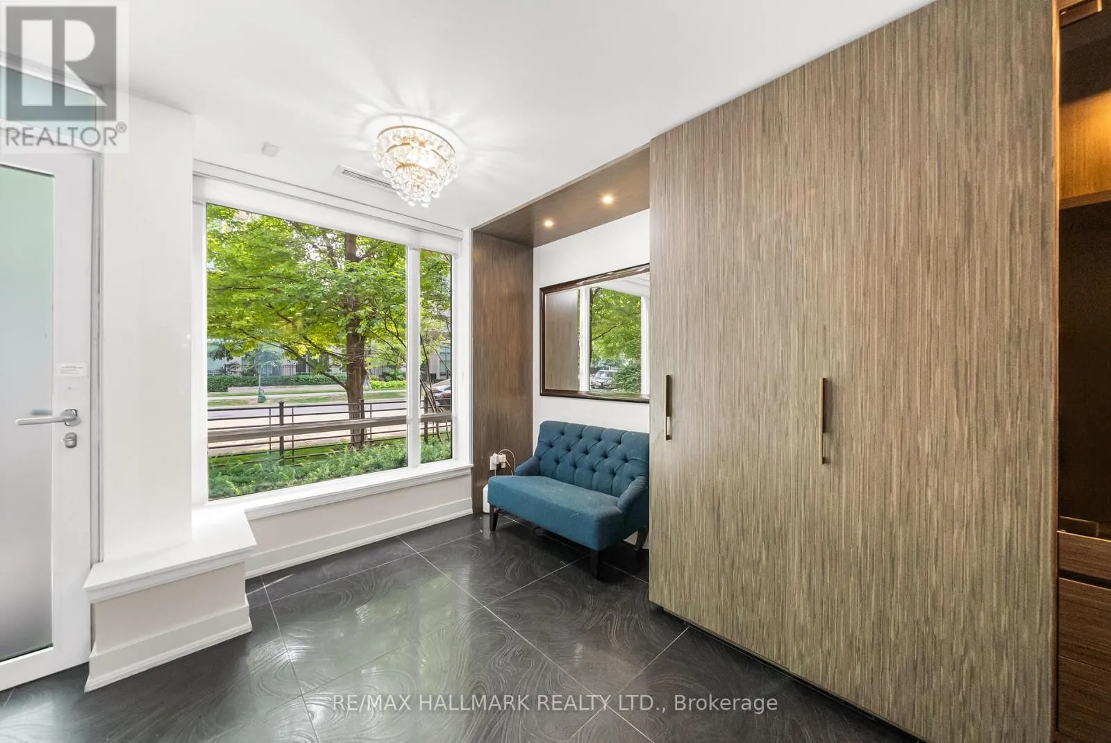TH11 - 23 SHEPPARD AVENUE E