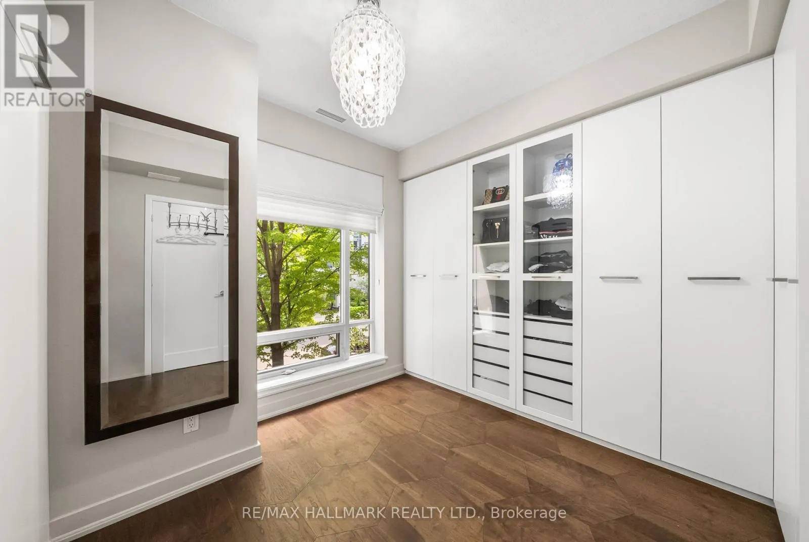 TH11 - 23 SHEPPARD AVENUE E