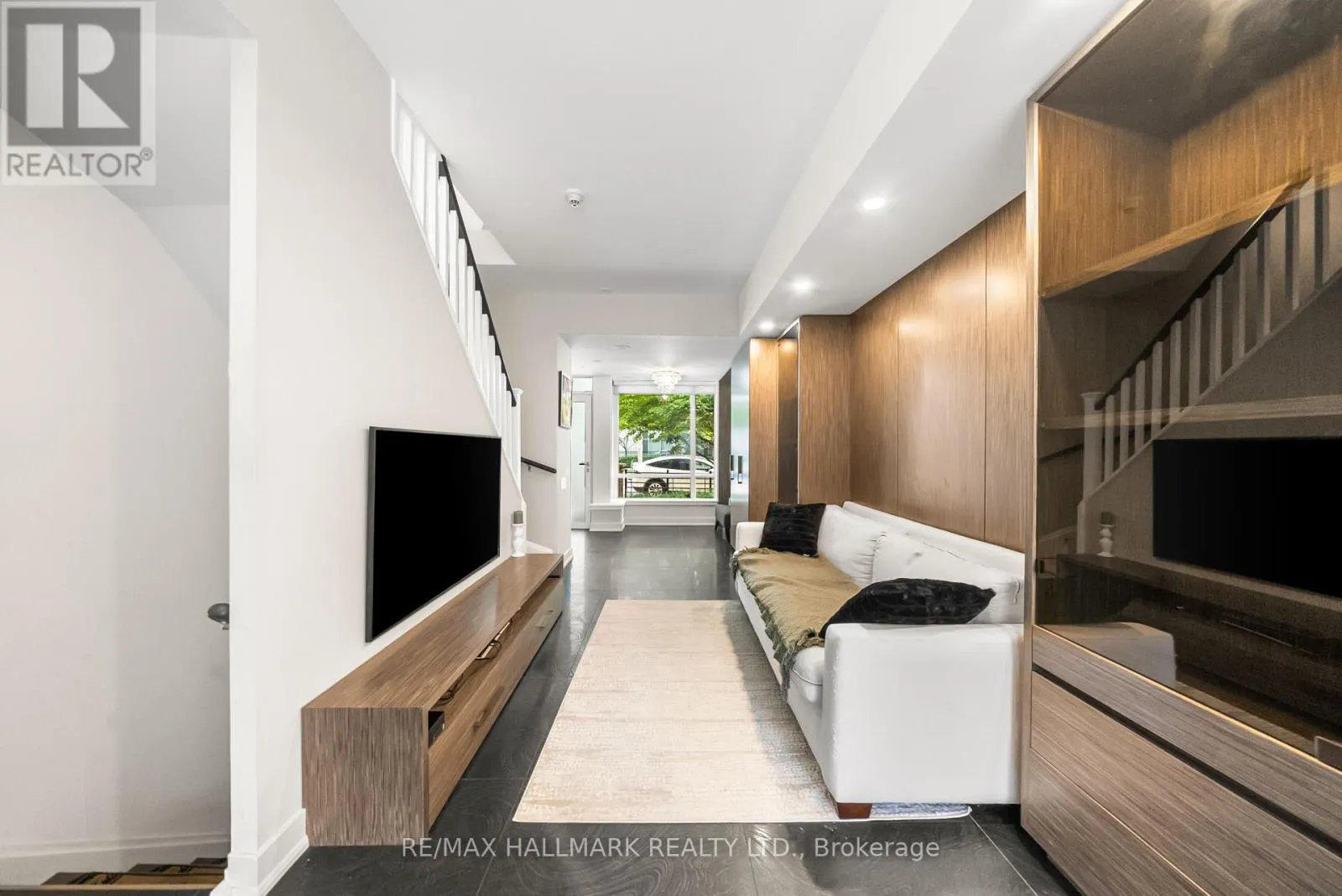 TH11 - 23 SHEPPARD AVENUE E